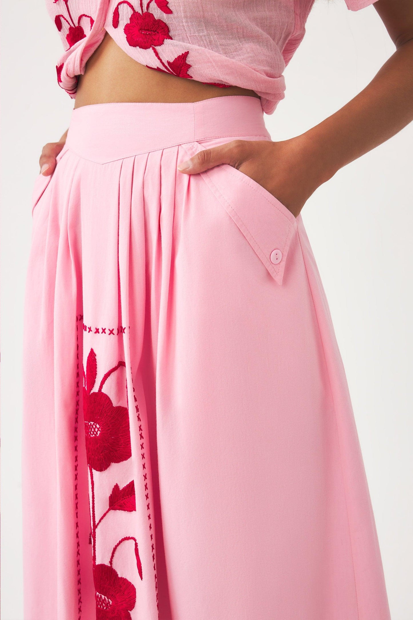 Skirt with hand-embroidered silk details Ila