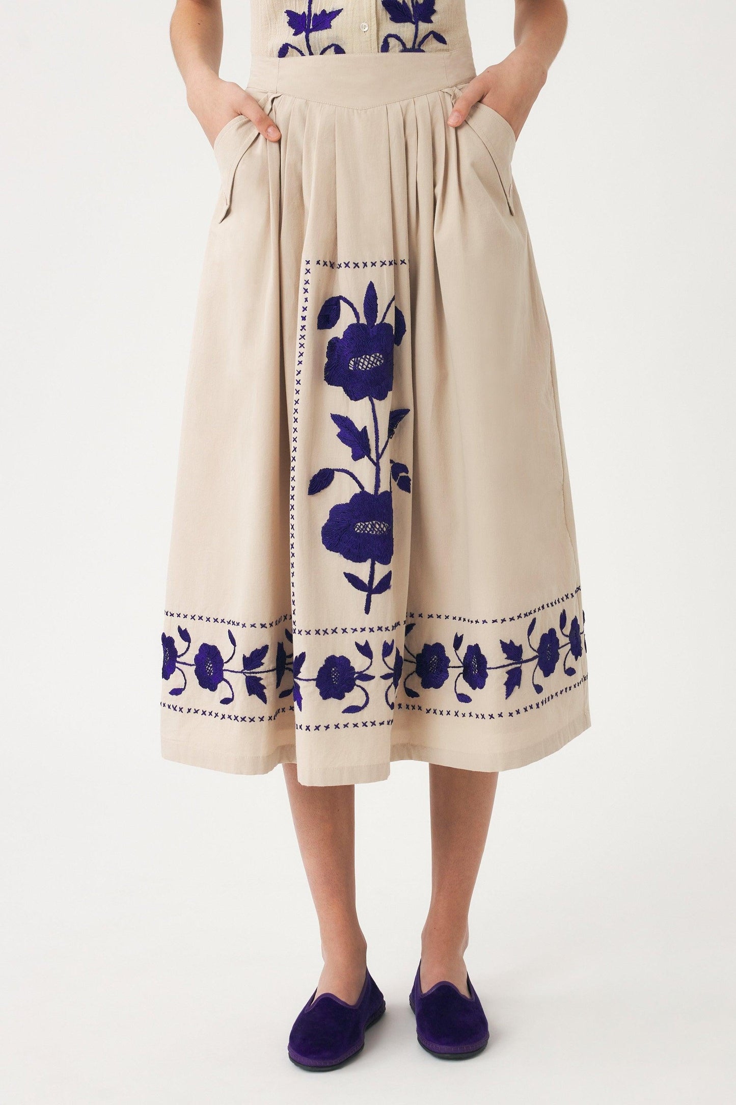 Skirt with hand-embroidered silk details Ila