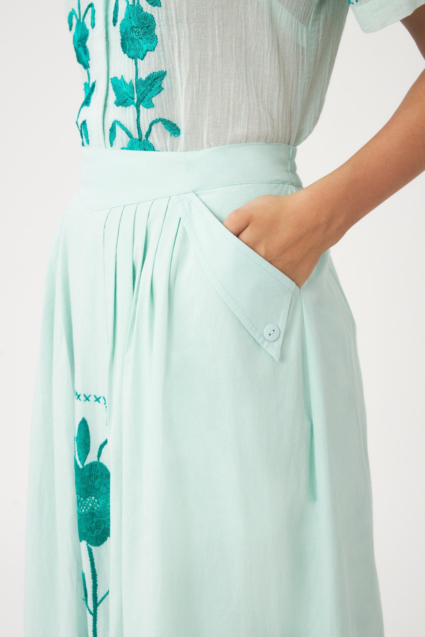 Skirt with hand-embroidered silk details Ila