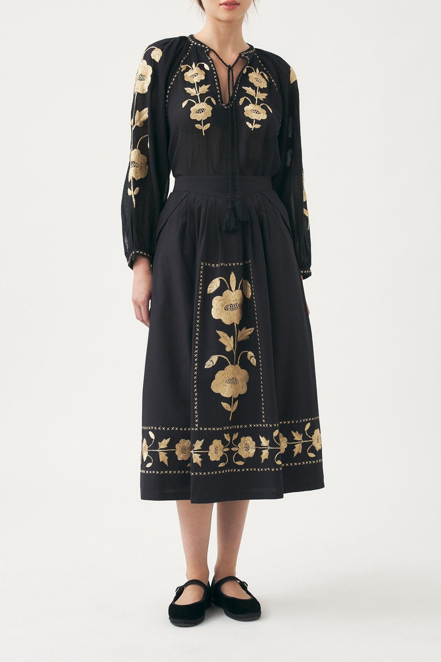 Skirt with hand-embroidered silk details Ila