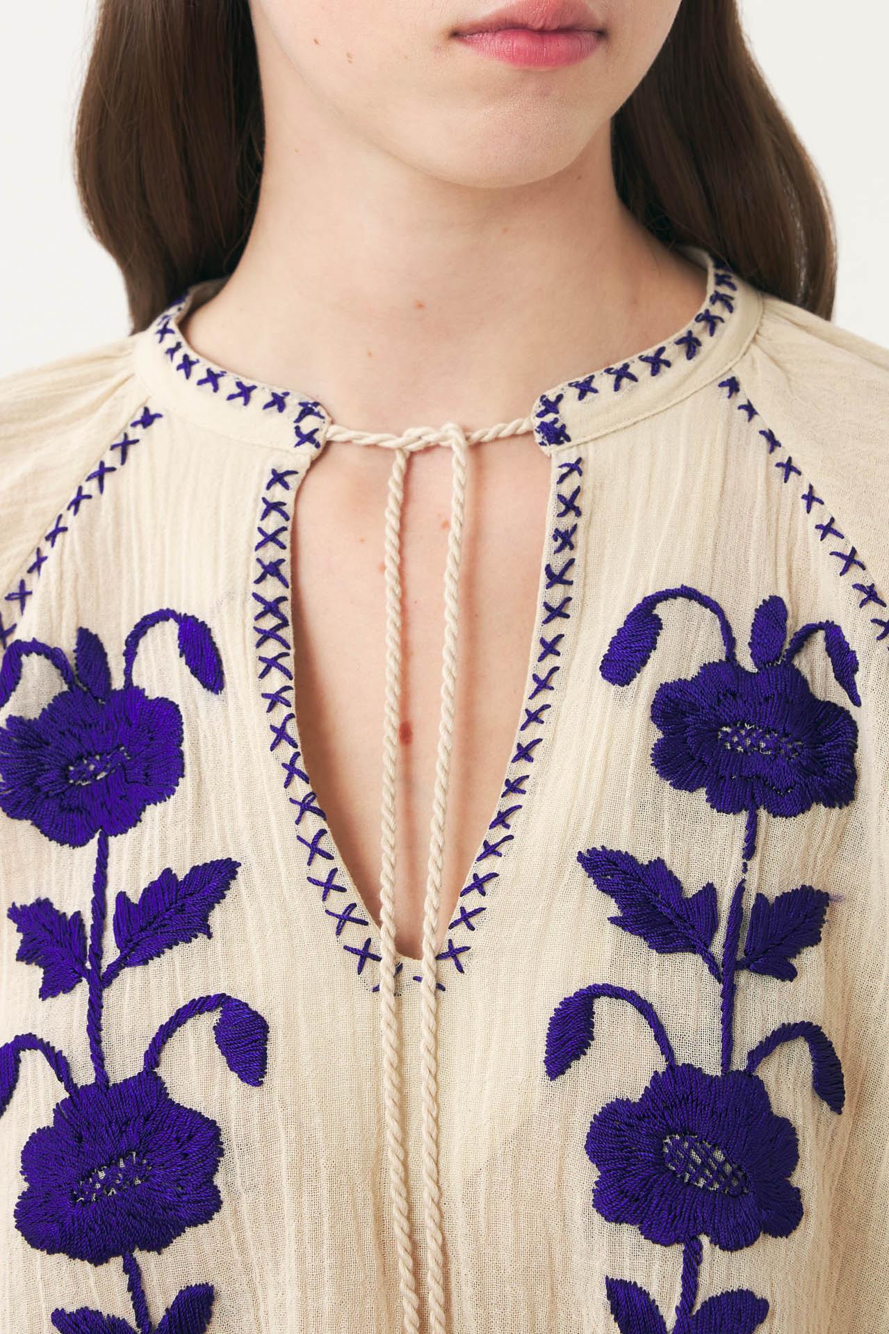 Mini kaftan hand-embroidered with silk Ila