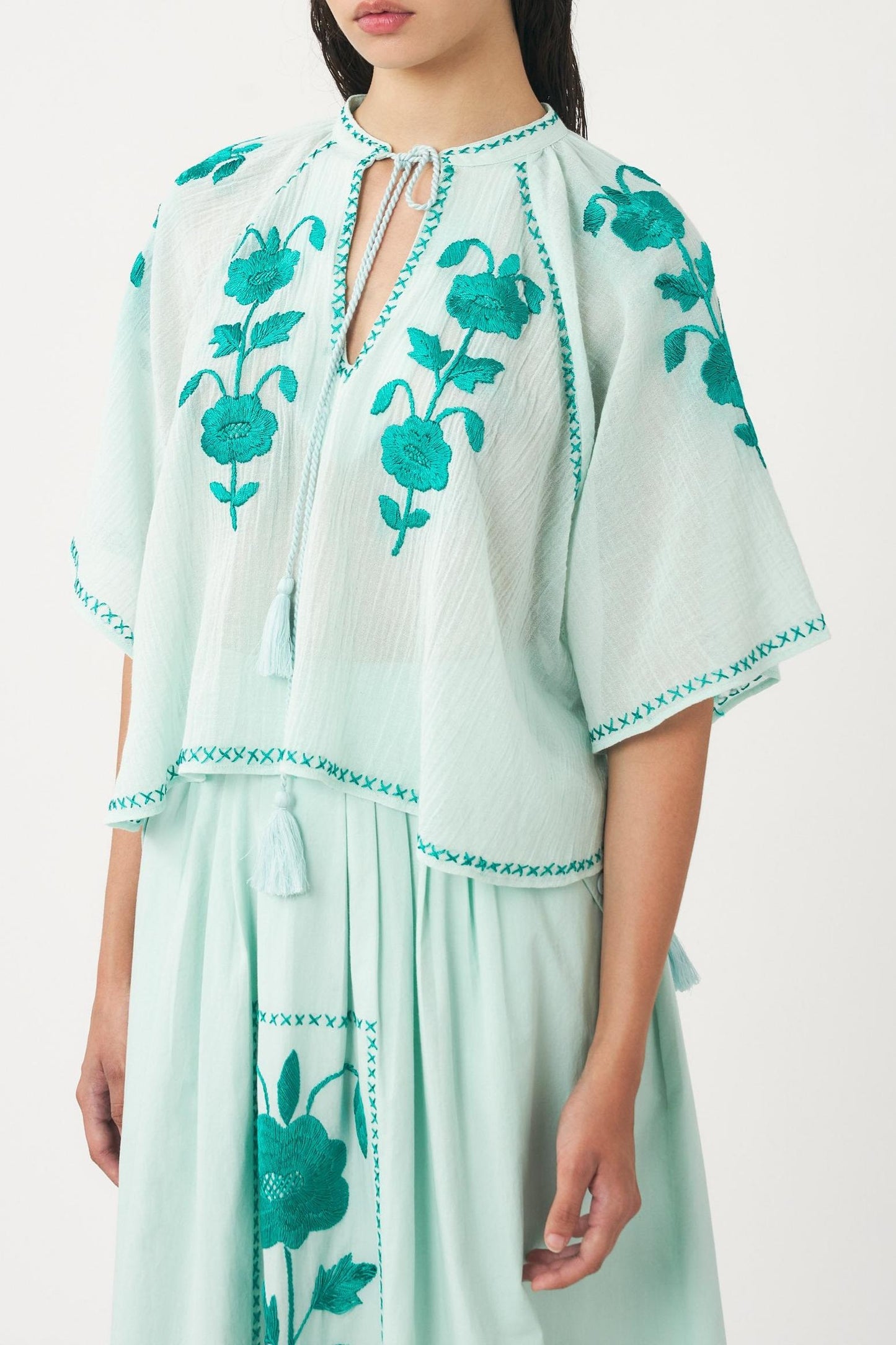 Mini kaftan hand-embroidered with silk Ila