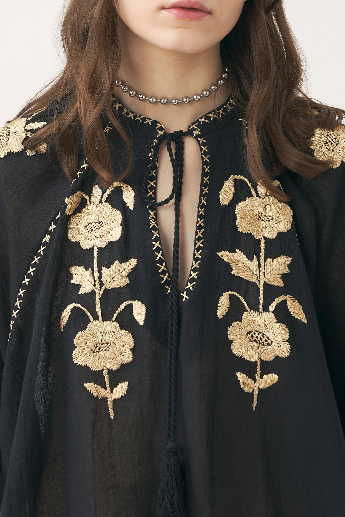 Mini kaftan hand-embroidered with silk Ila