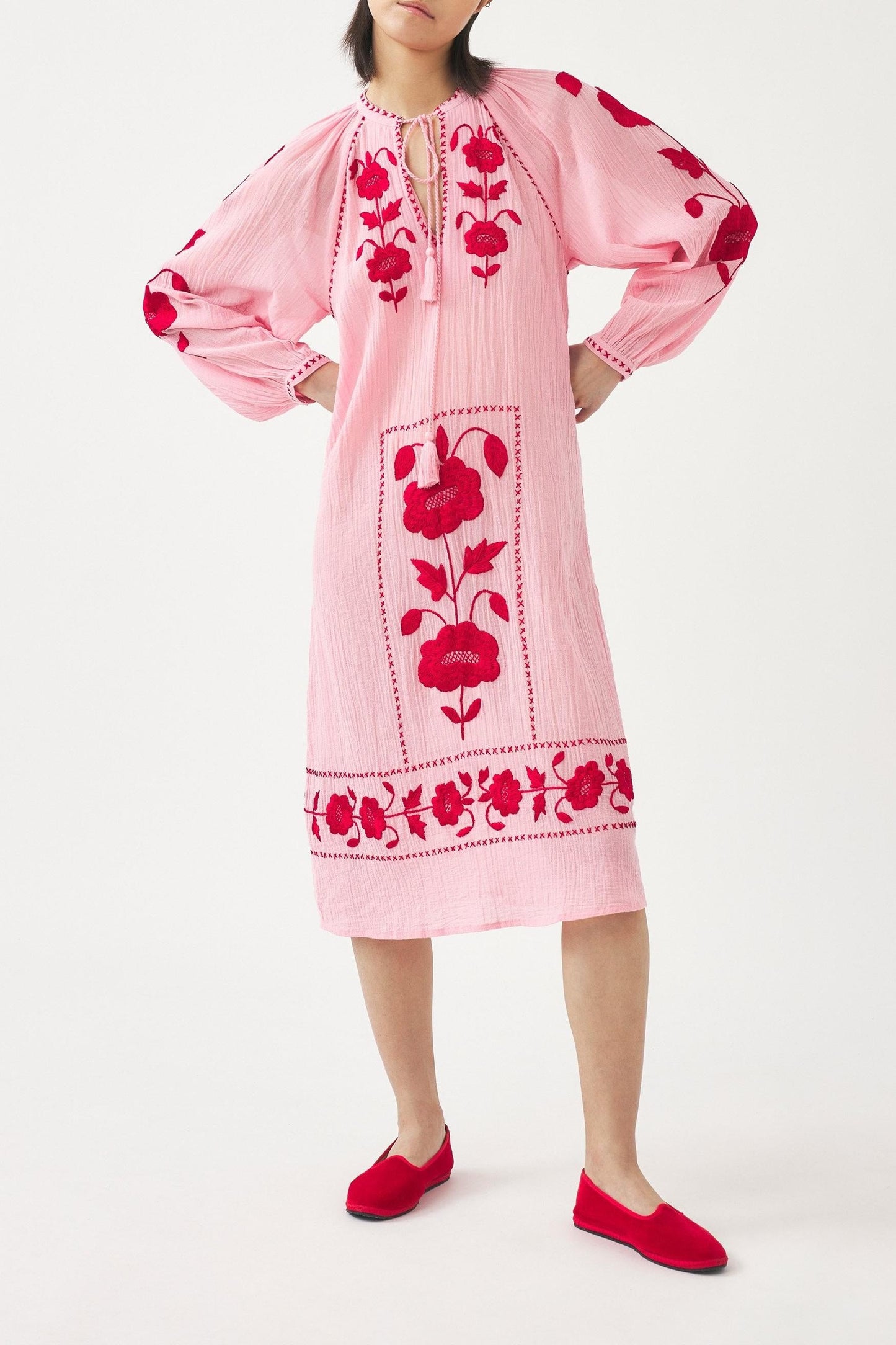 Dress with hand-embroidered silk details Ila