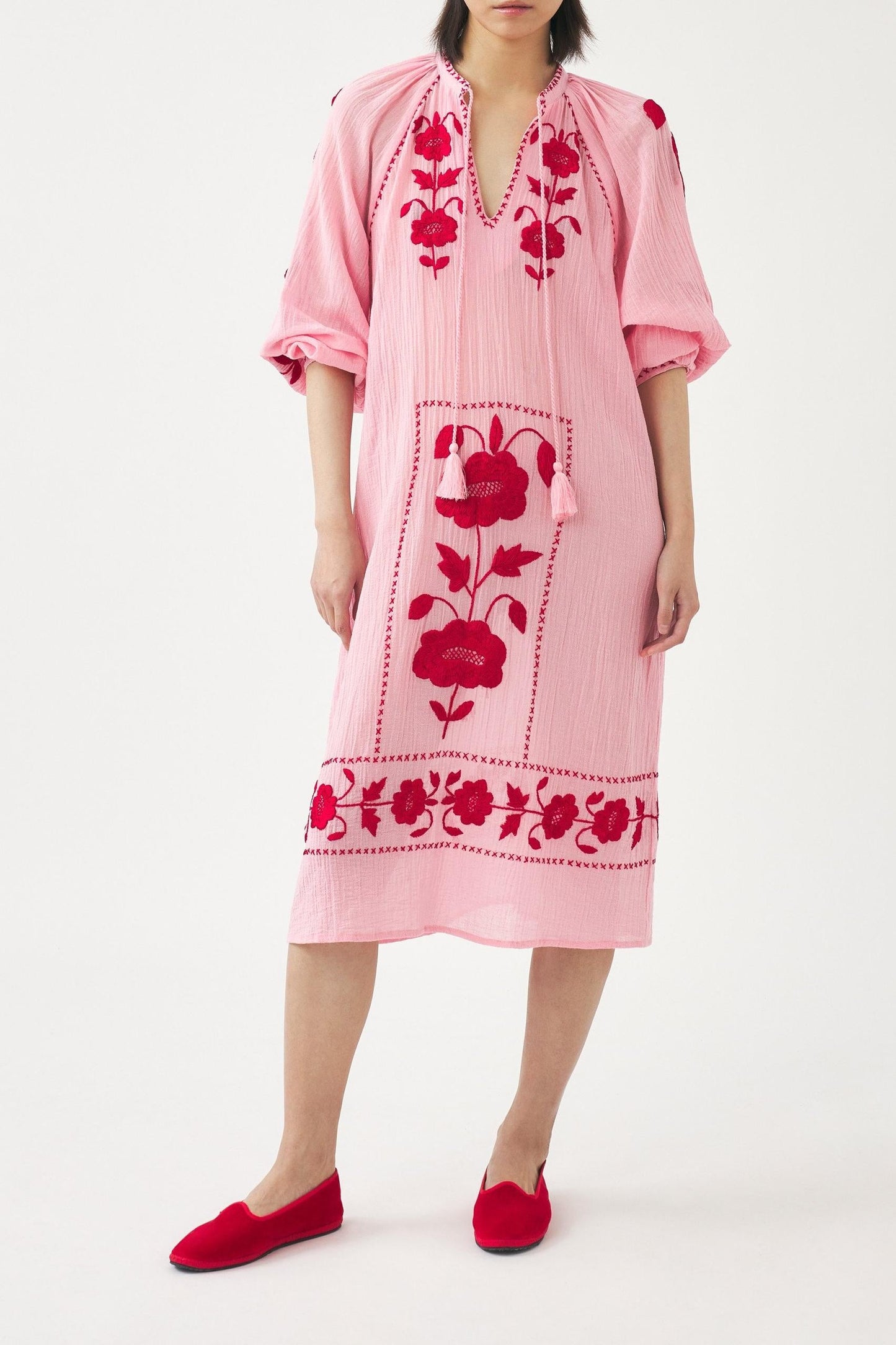 Dress with hand-embroidered silk details Ila