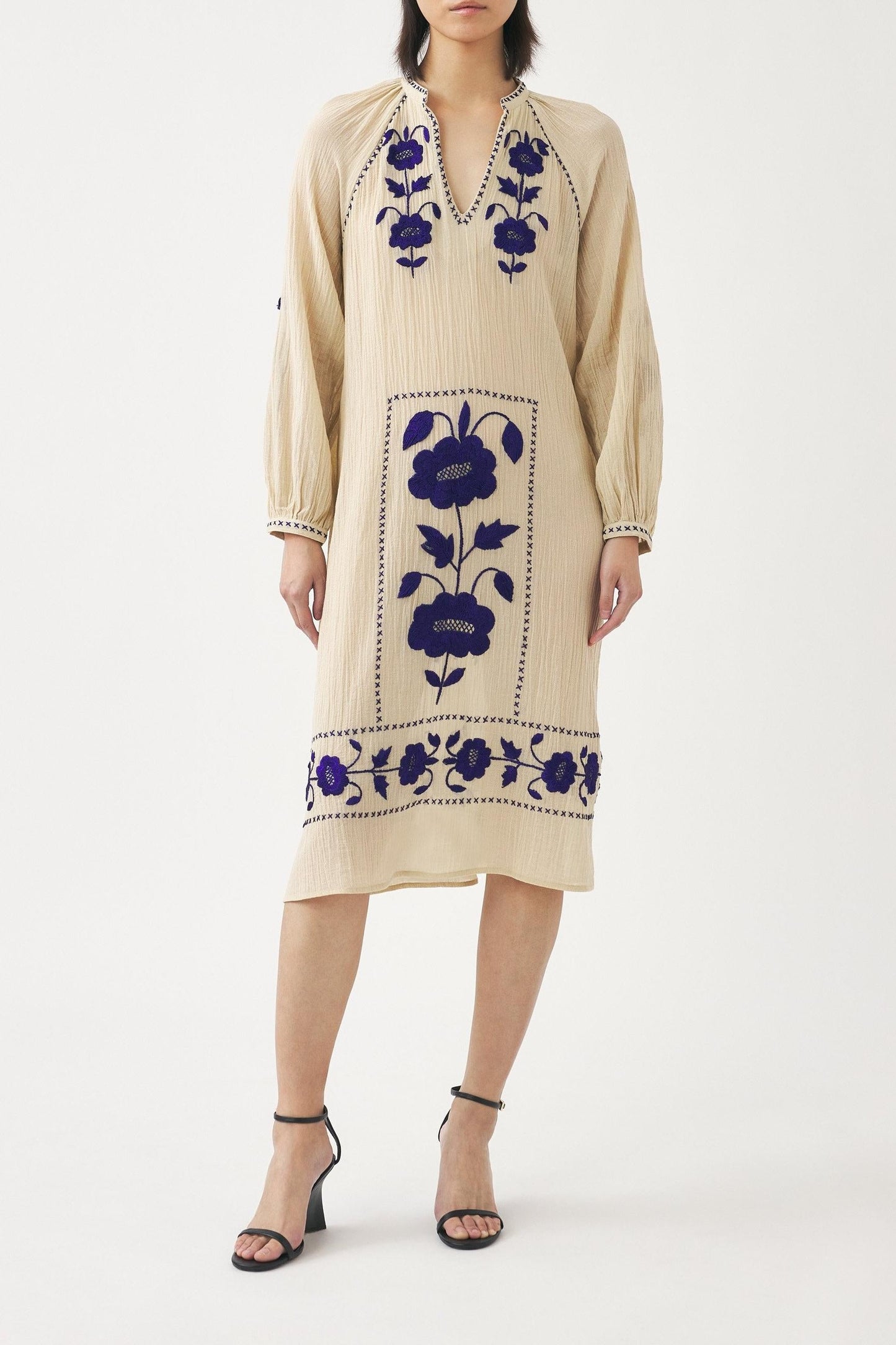 Dress with hand-embroidered silk details Ila
