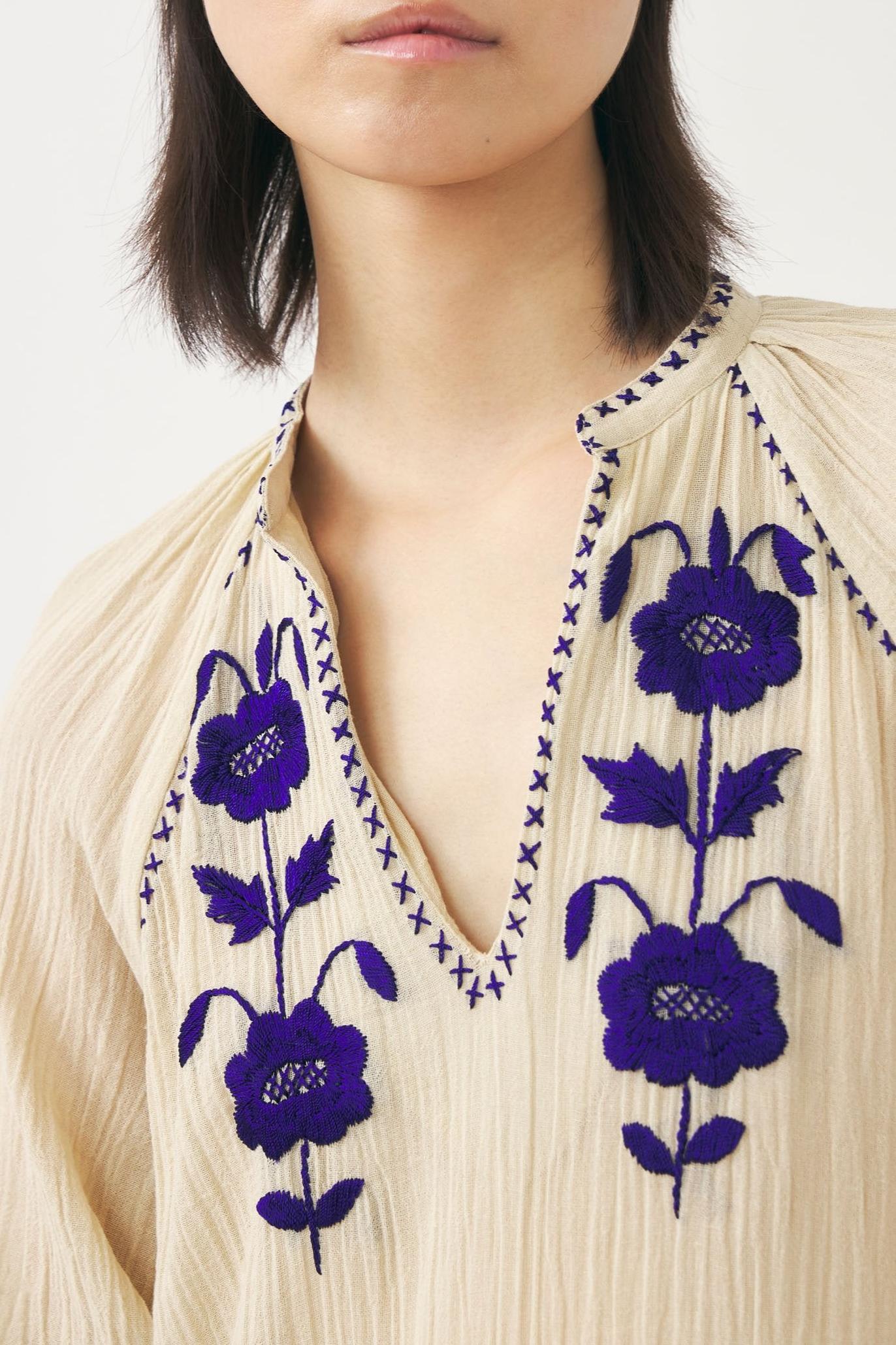 Dress with hand-embroidered silk details Ila