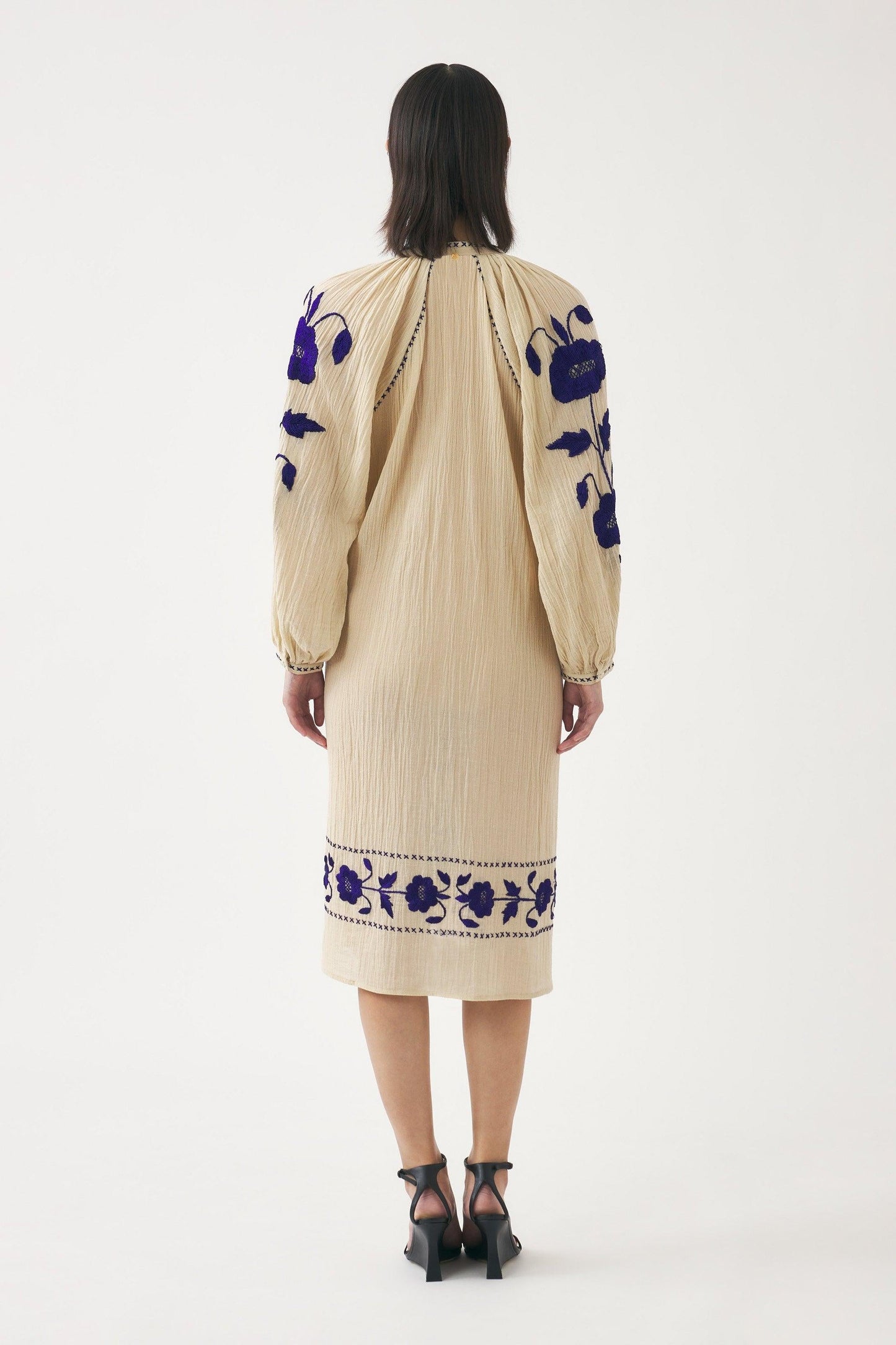 Dress with hand-embroidered silk details Ila
