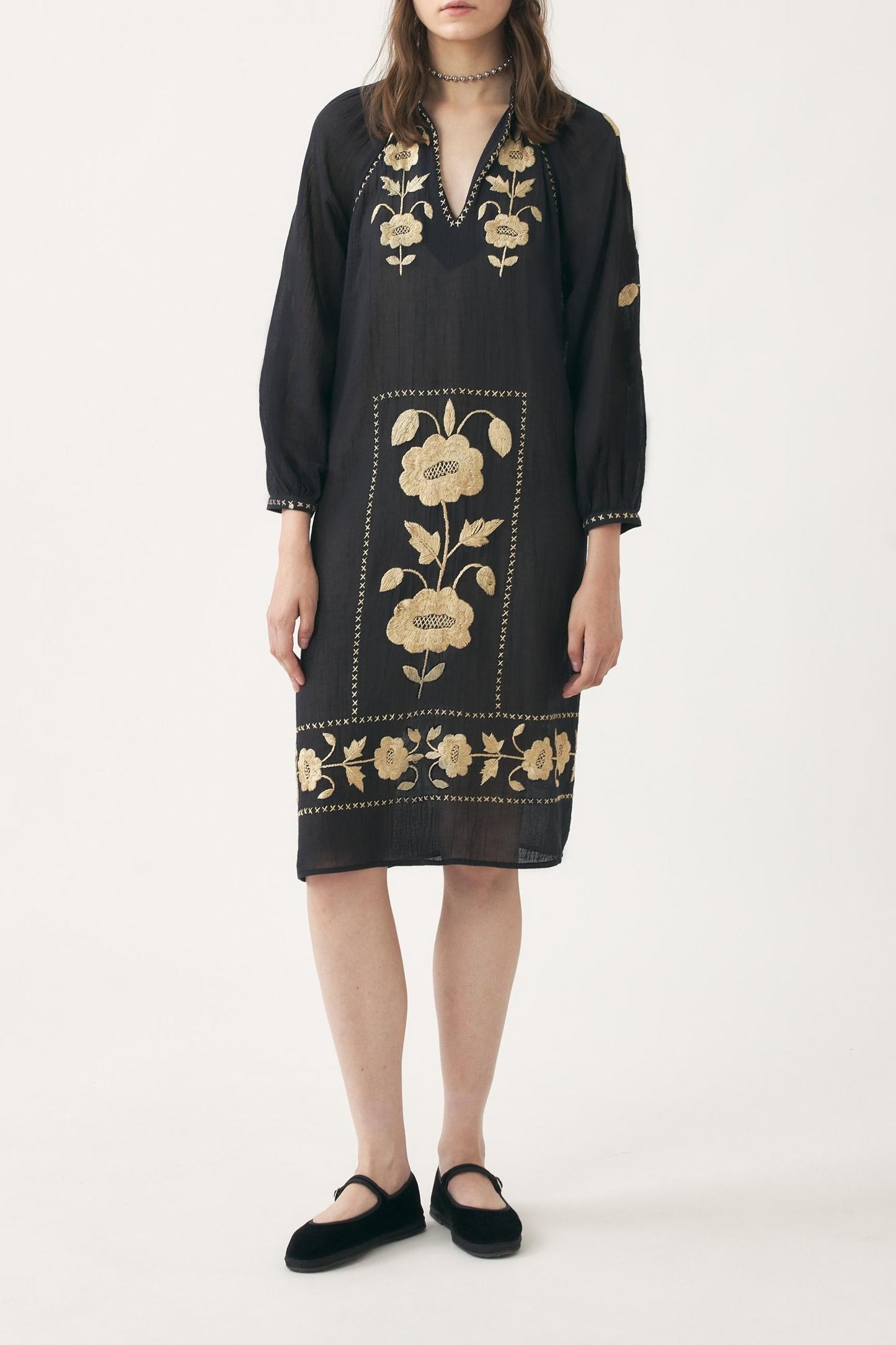 Dress with hand-embroidered silk details Ila
