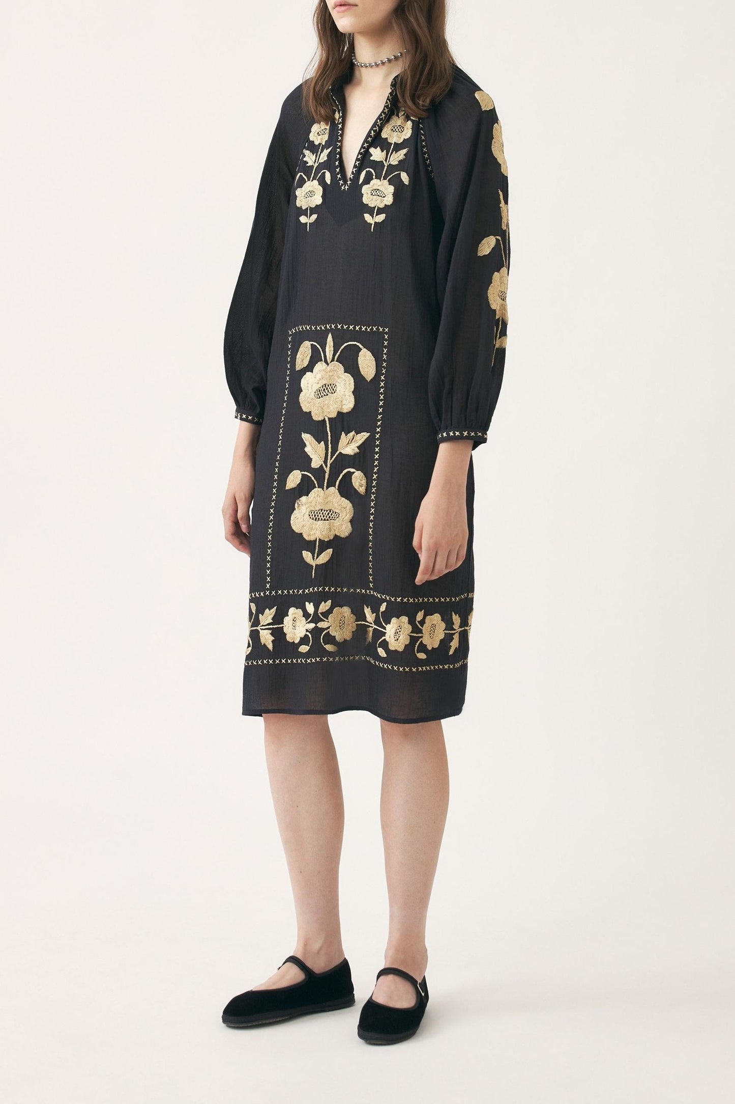 Dress with hand-embroidered silk details Ila