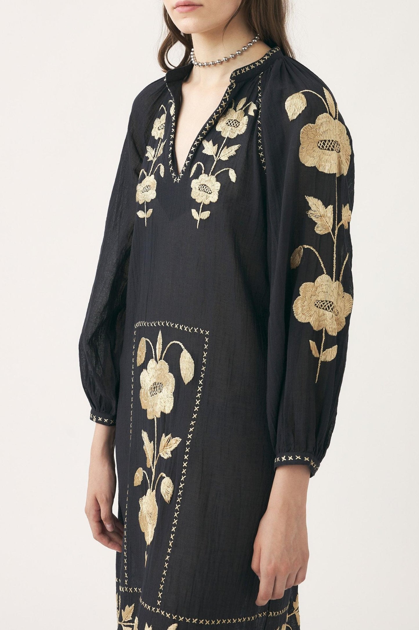 Dress with hand-embroidered silk details Ila