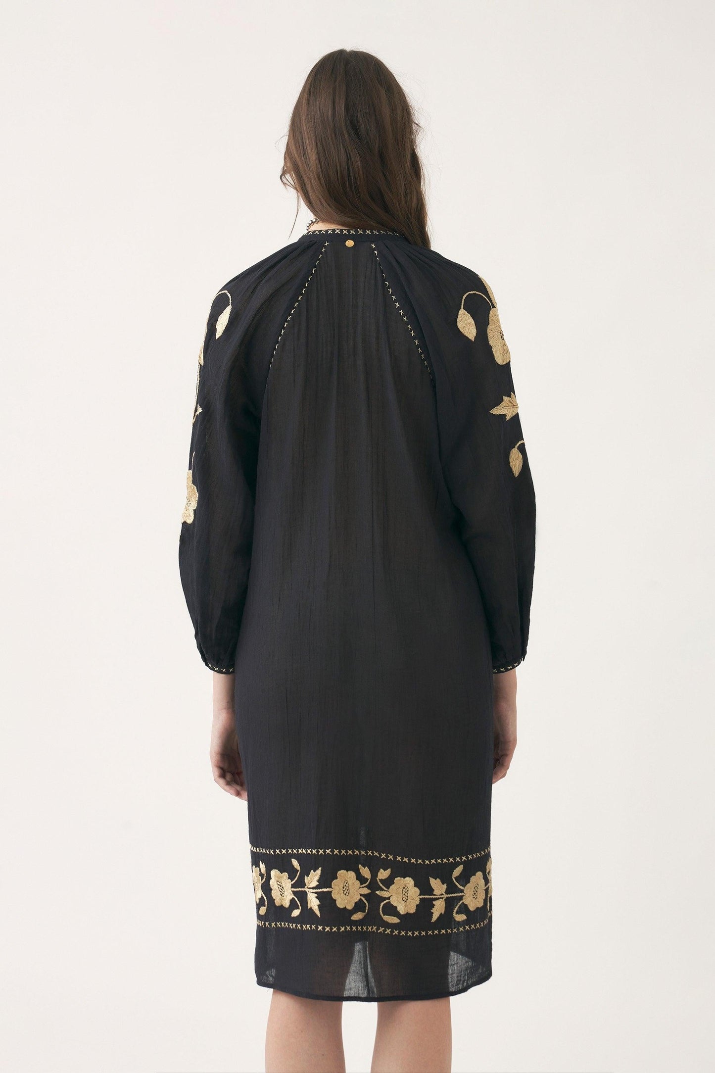 Dress with hand-embroidered silk details Ila