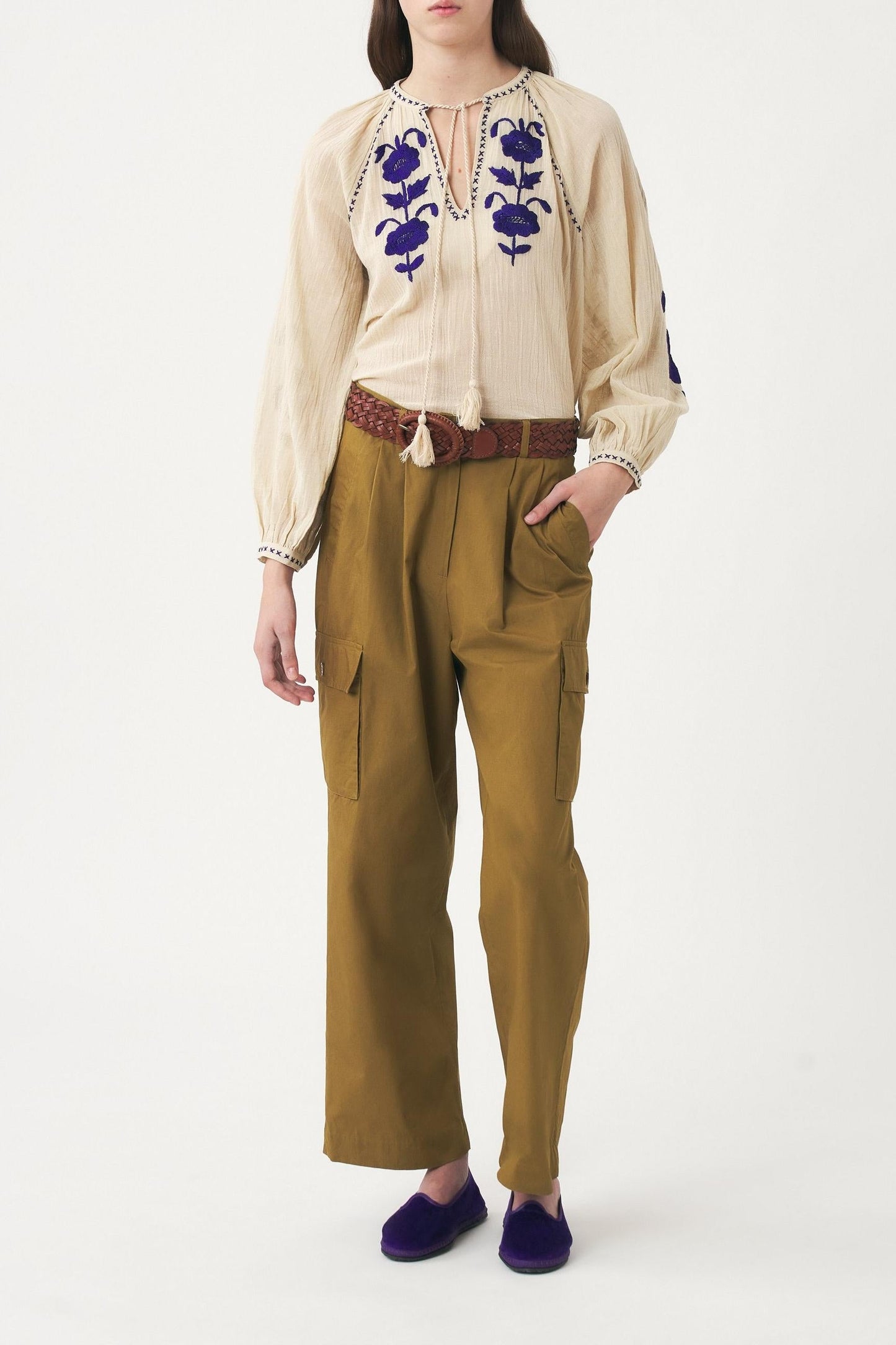 Blouse hand-embroidered with silk thread Ila
