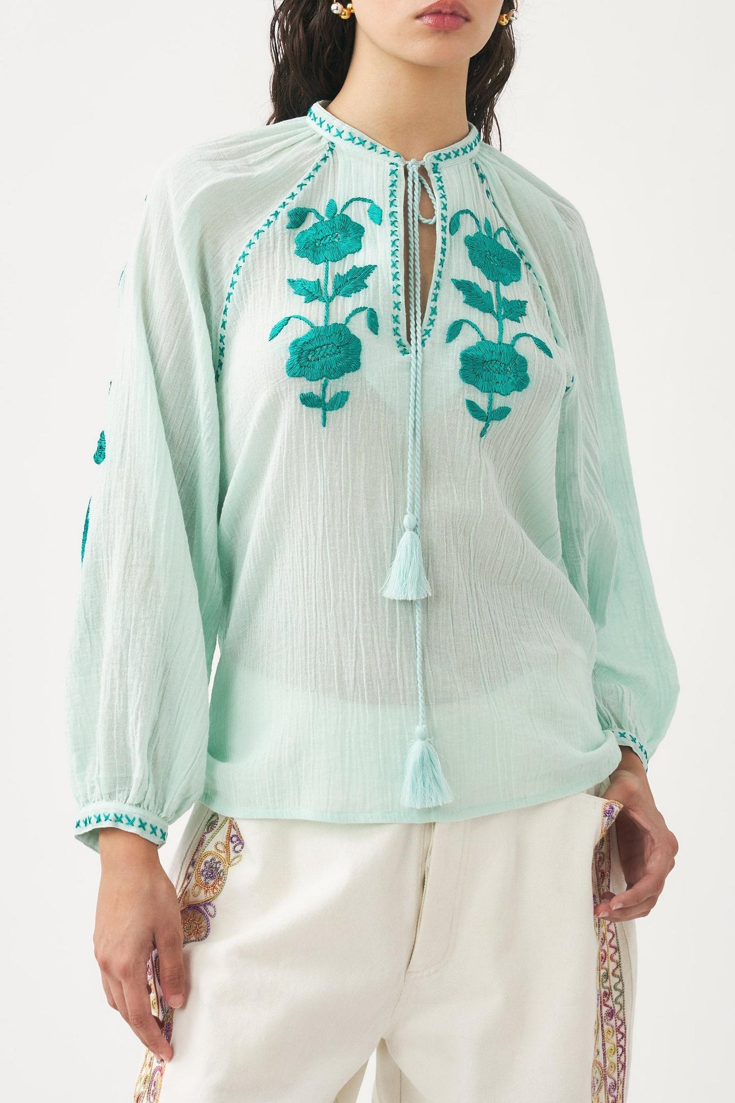 Blouse hand-embroidered with silk thread Ila