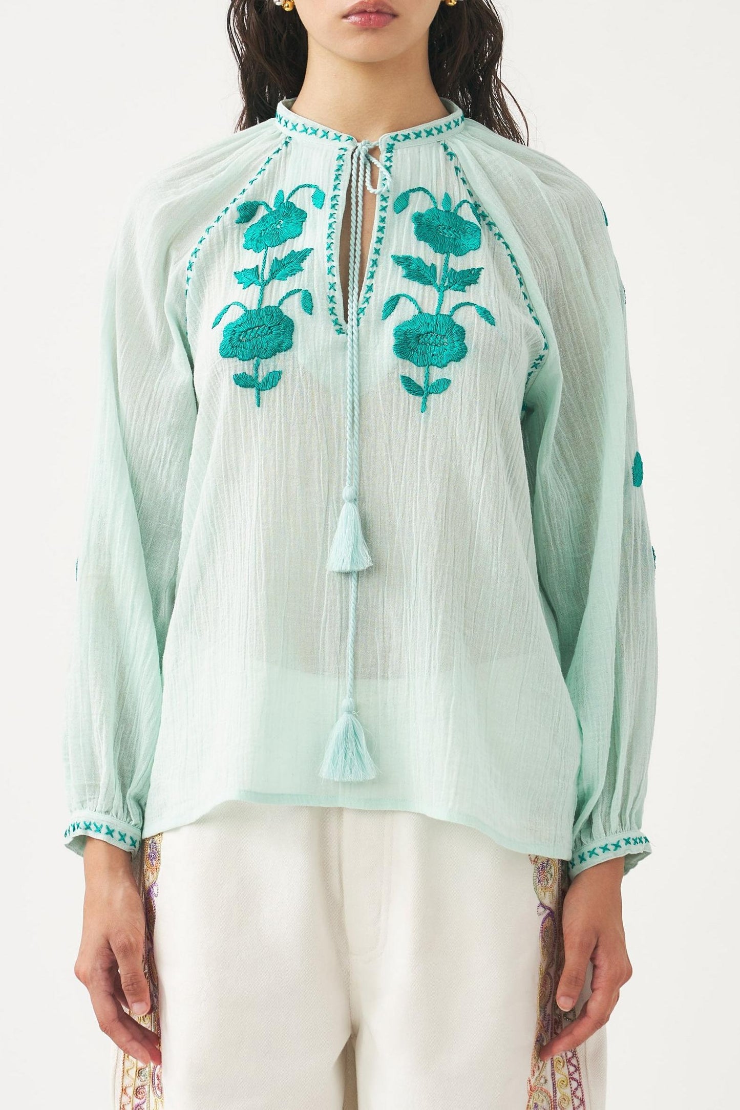 Blouse hand-embroidered with silk thread Ila