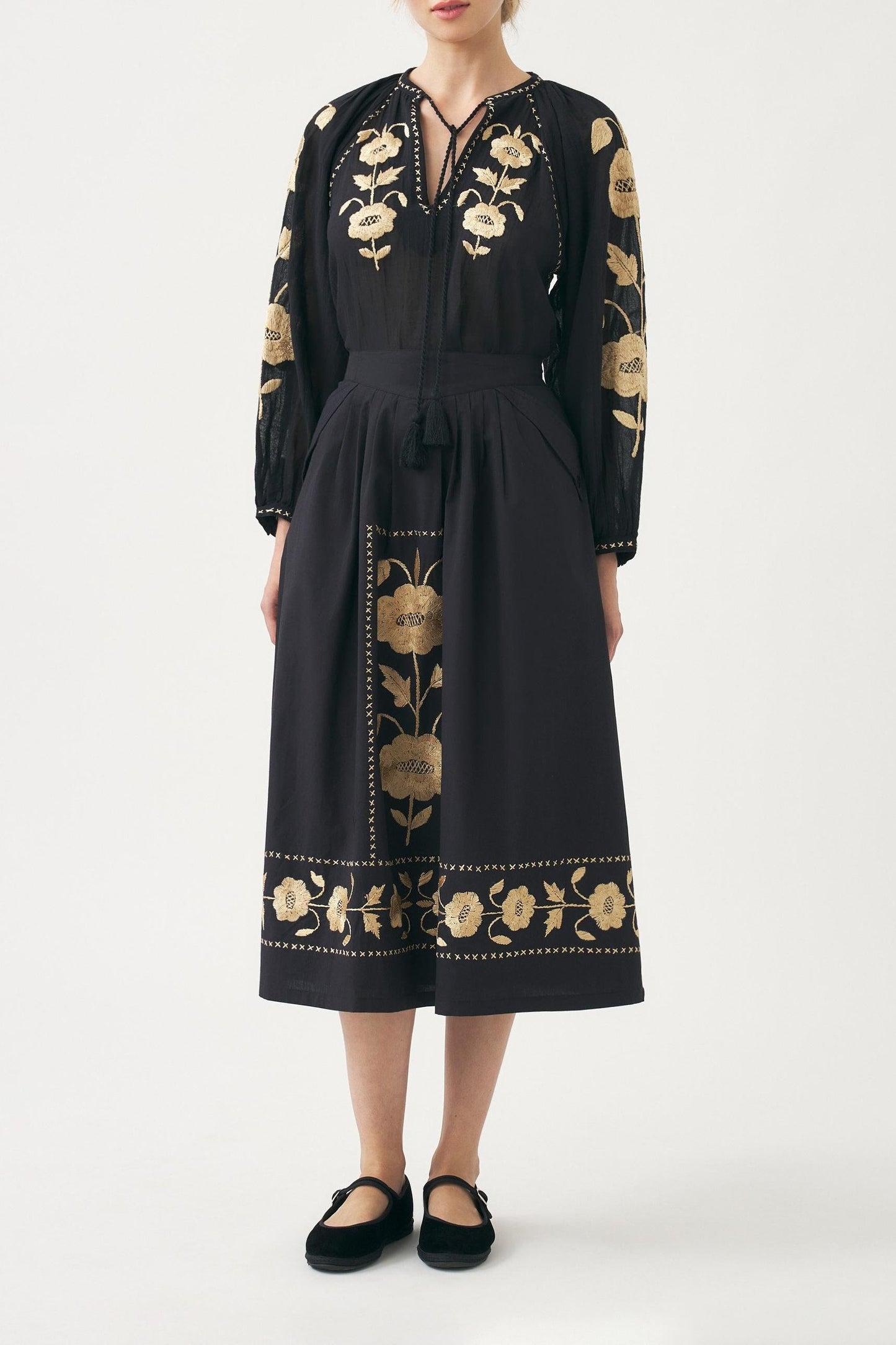 Blouse hand-embroidered with silk thread Ila