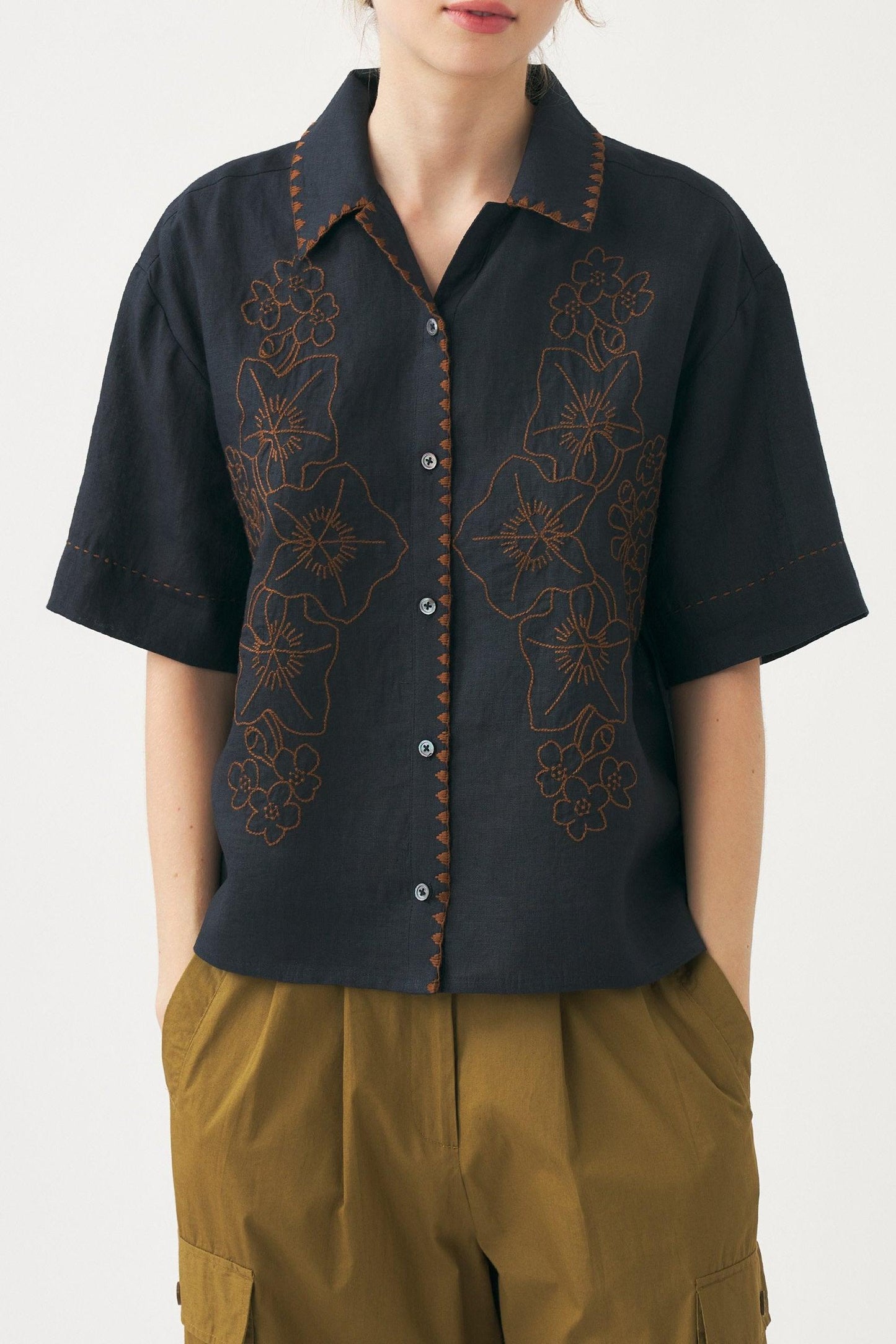 Hand-embroidered shirt Cindy