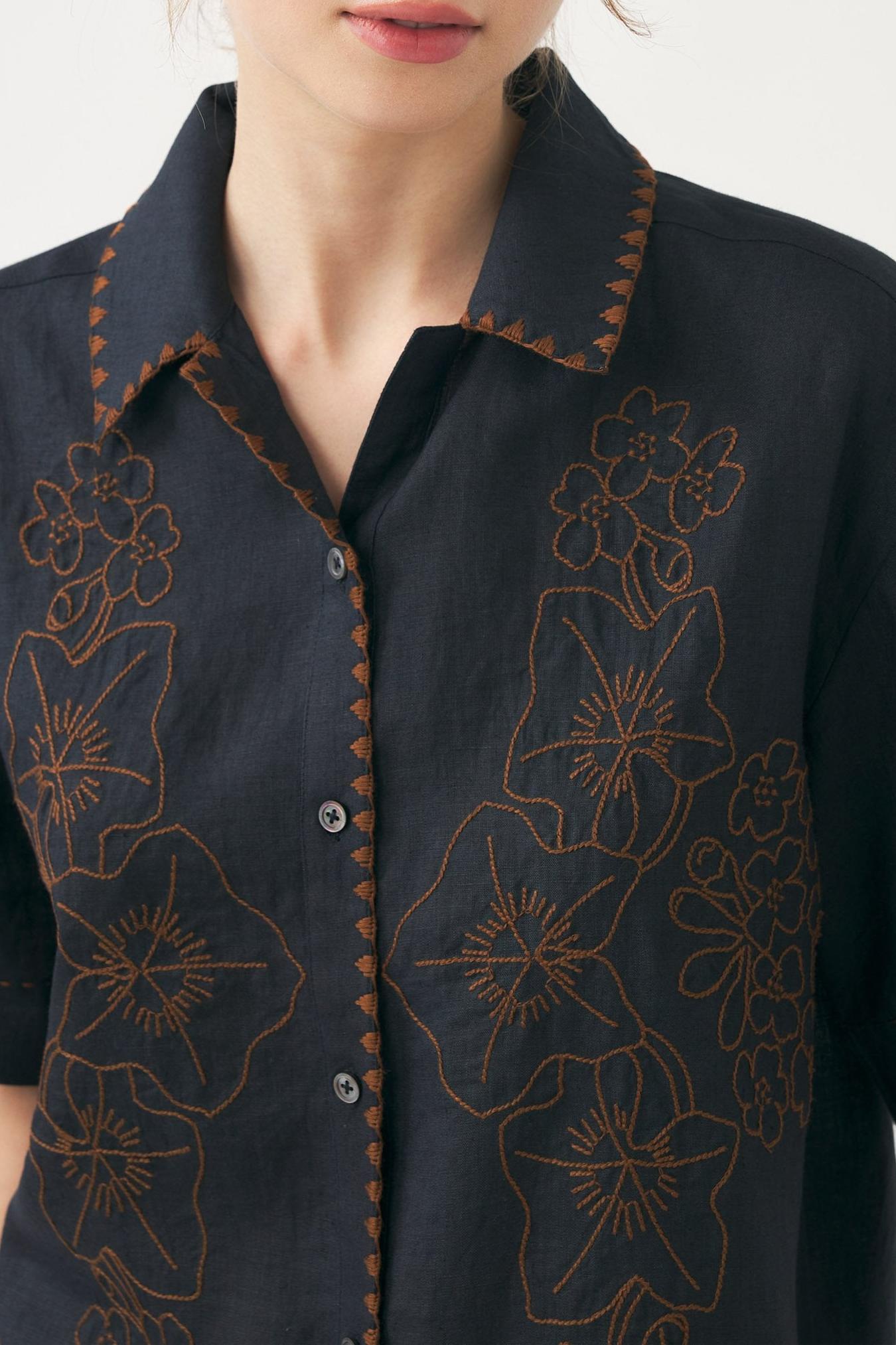 Hand-embroidered shirt Cindy