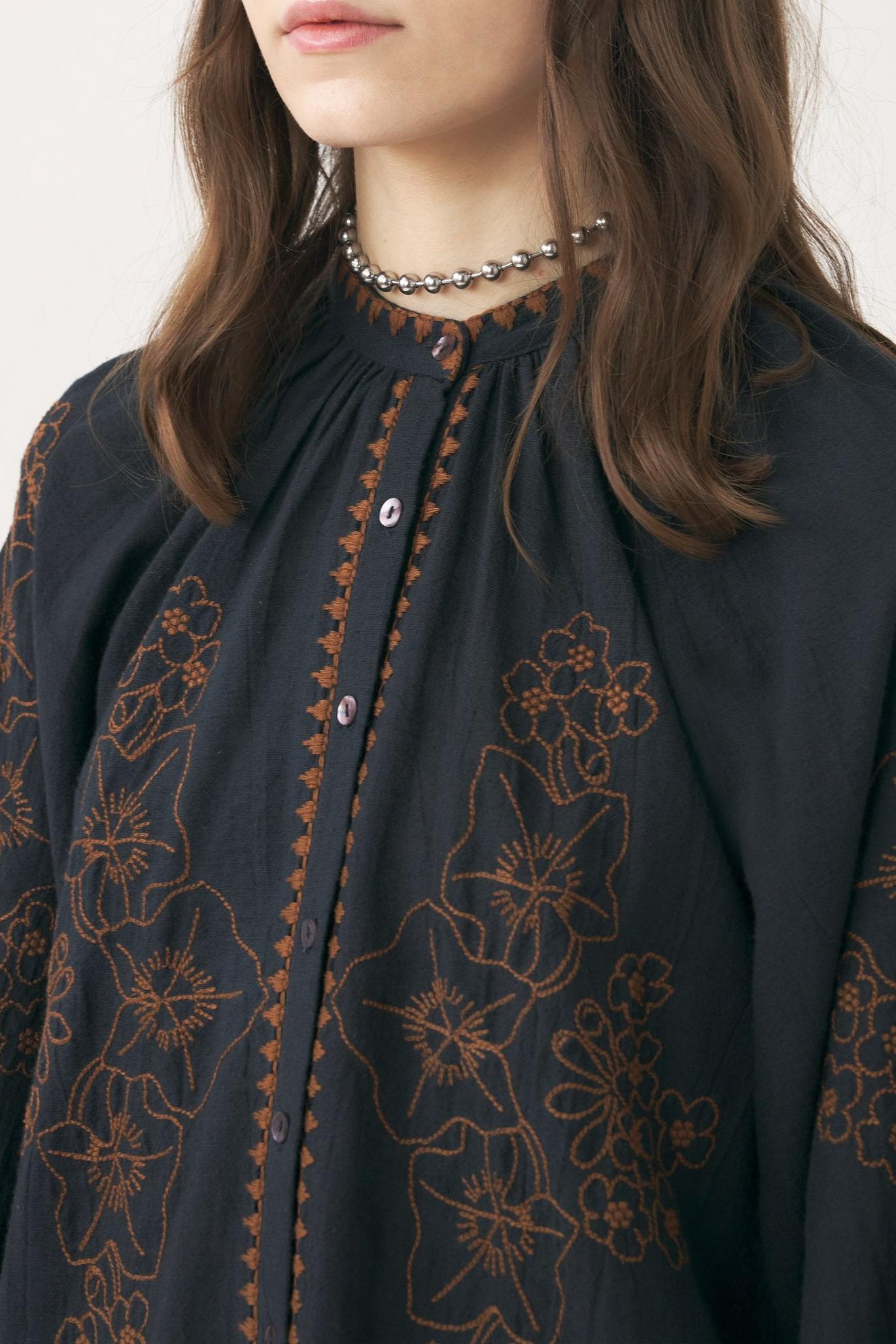 Hand-embroidered linen blouse Cindy