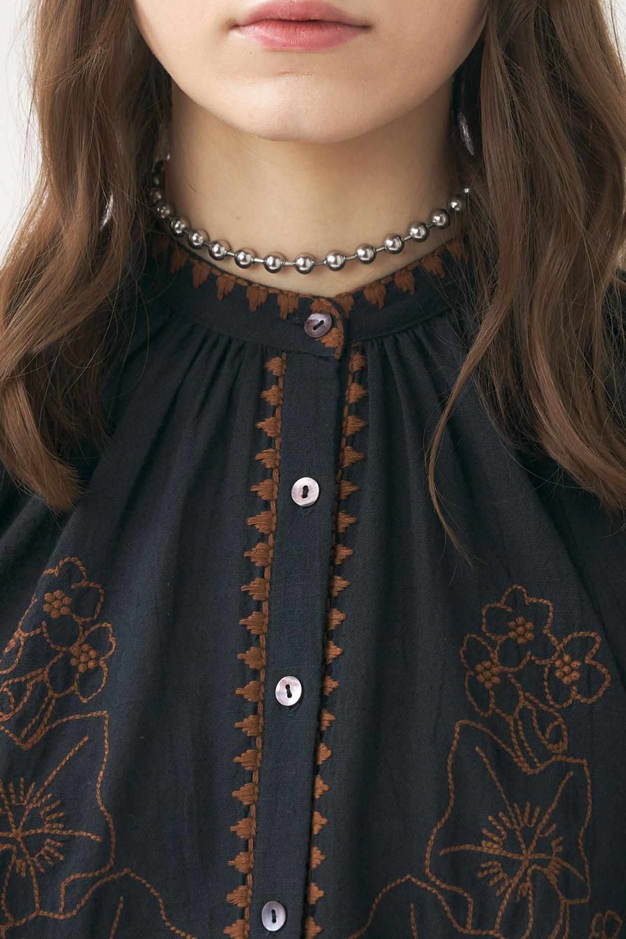 Hand-embroidered linen blouse Cindy