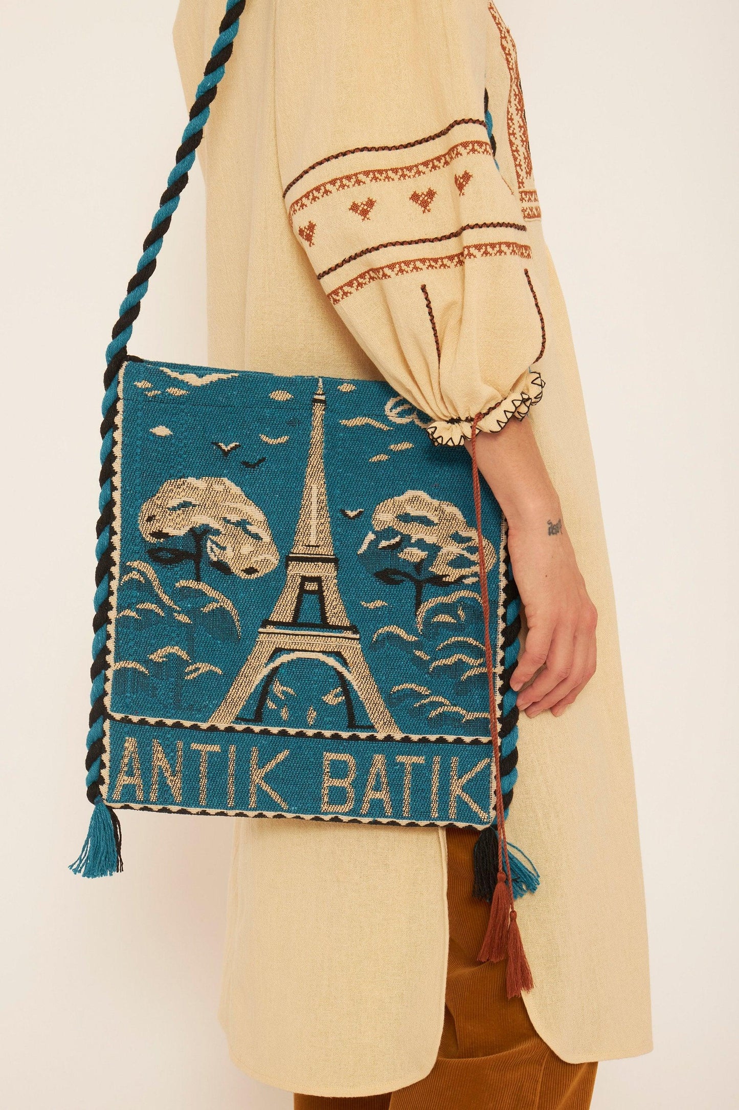 Paris woven bag