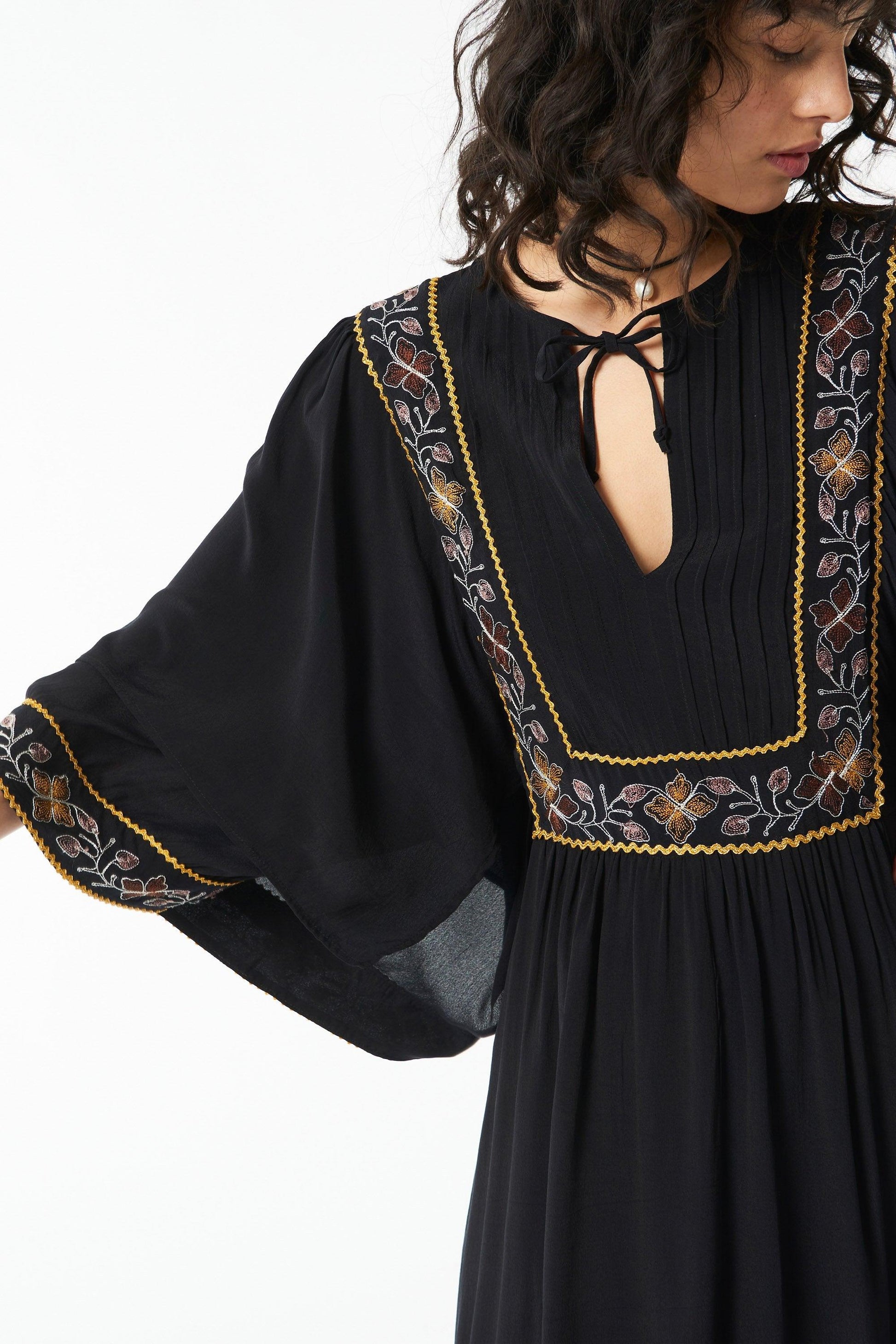 Robe longue brodée Romie