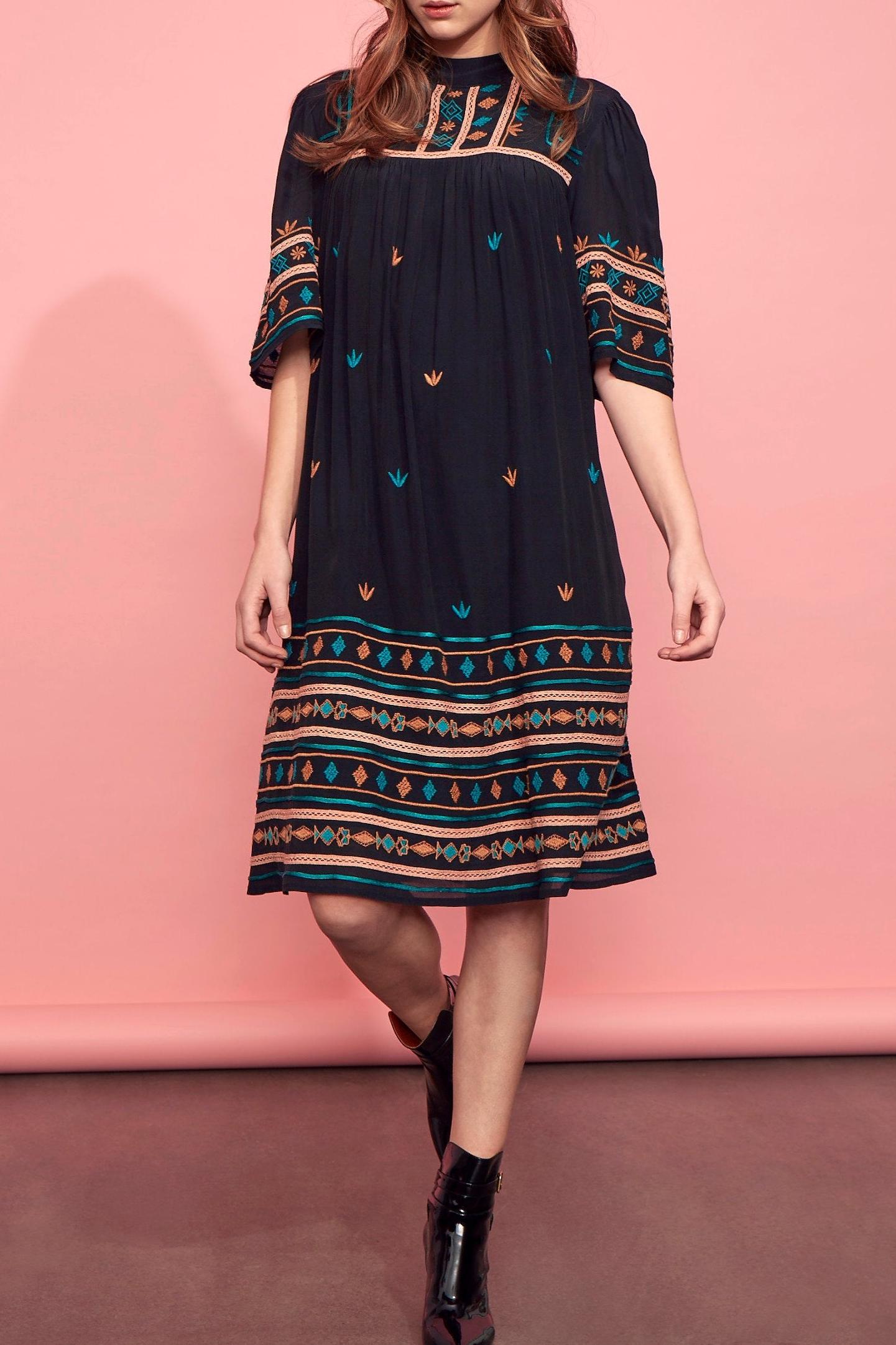 Robe noire brodée Rhafy