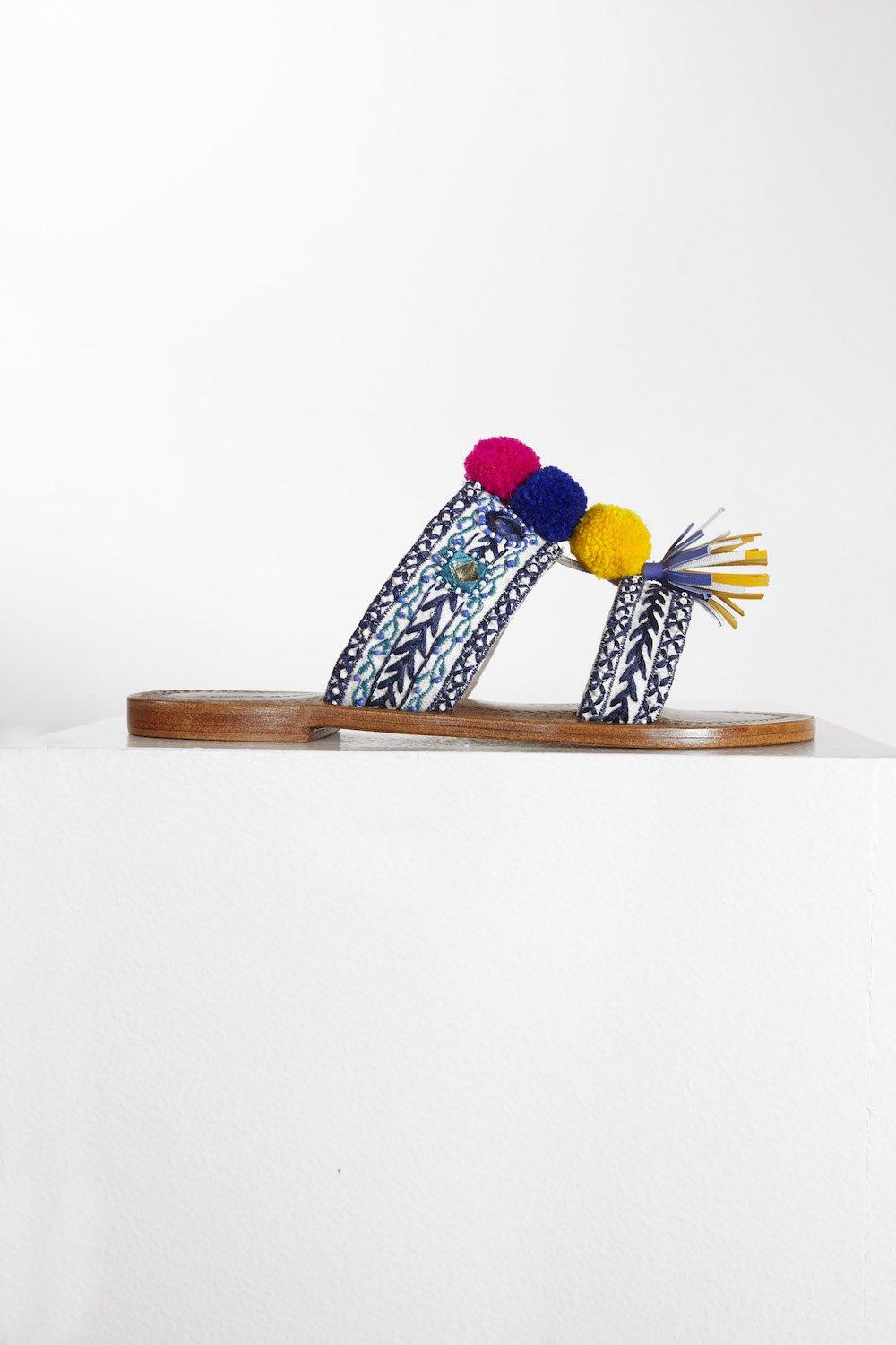 Sandalias bordadas Koshi