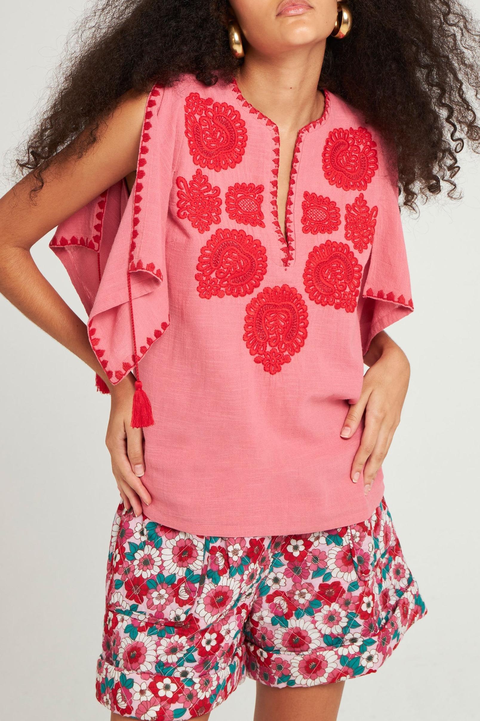 Blouse brodée Tiki corail