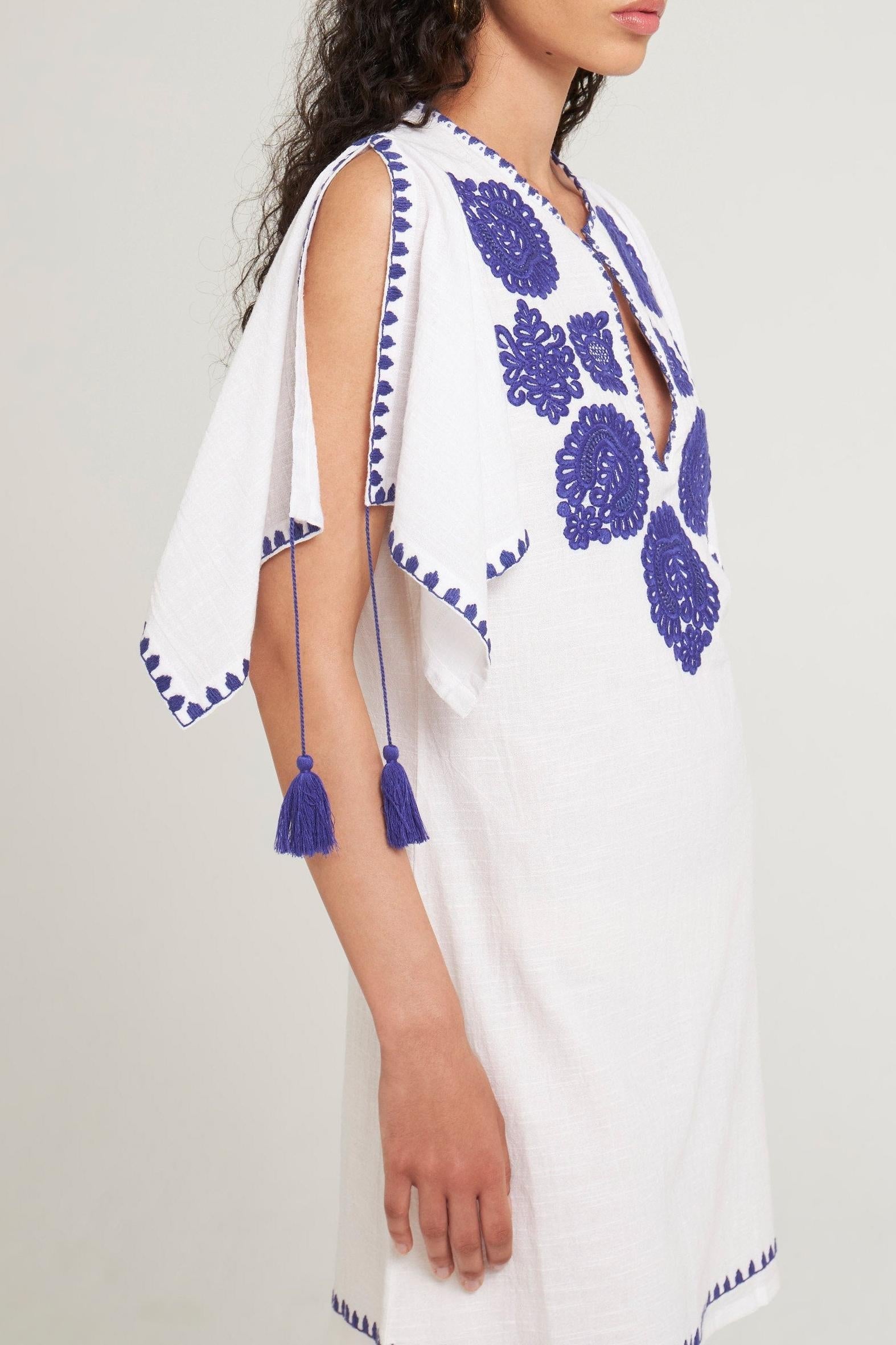 Robe mini brodée Tiki blanc