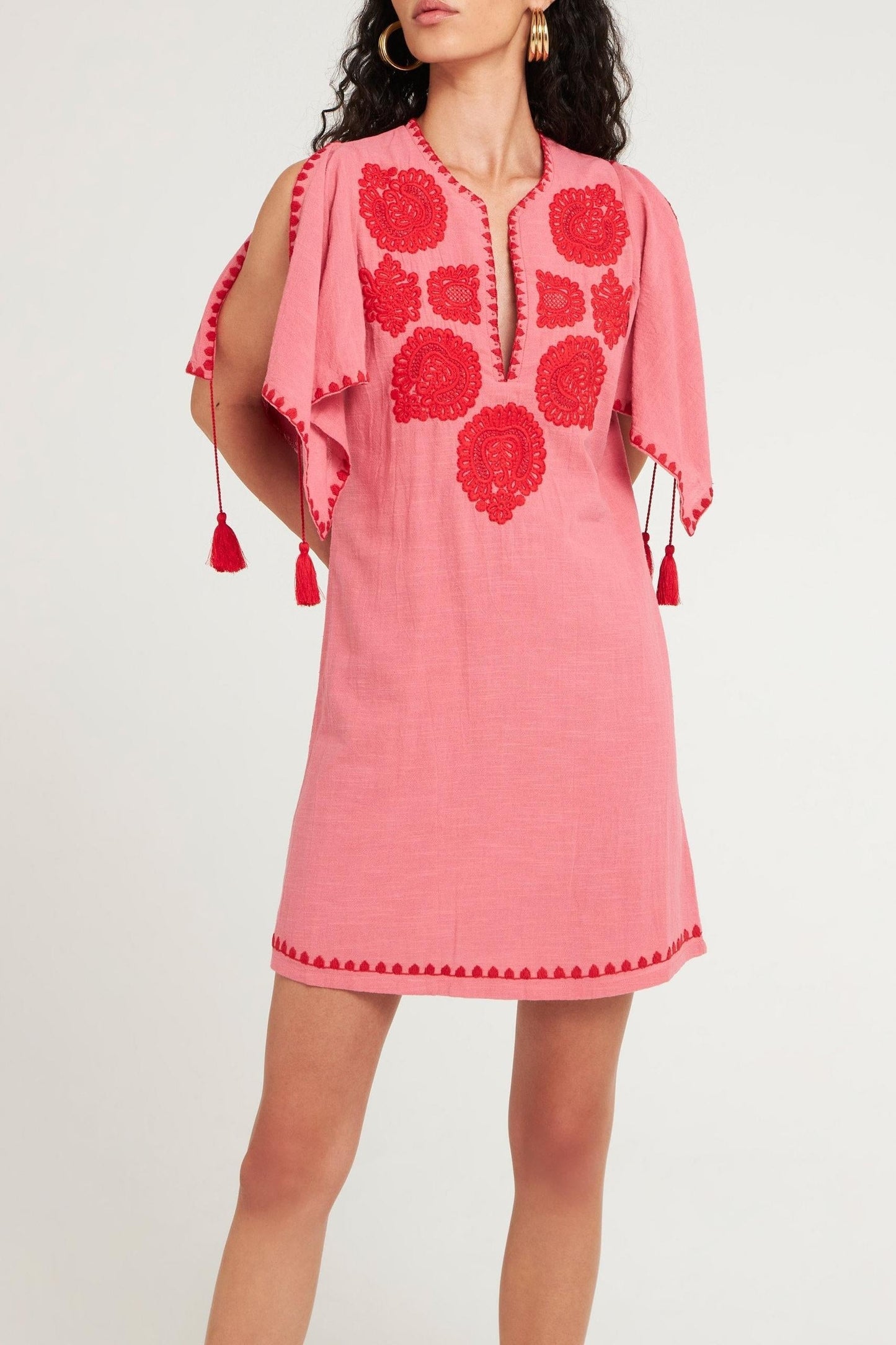 Robe mini brodée Tiki corail
