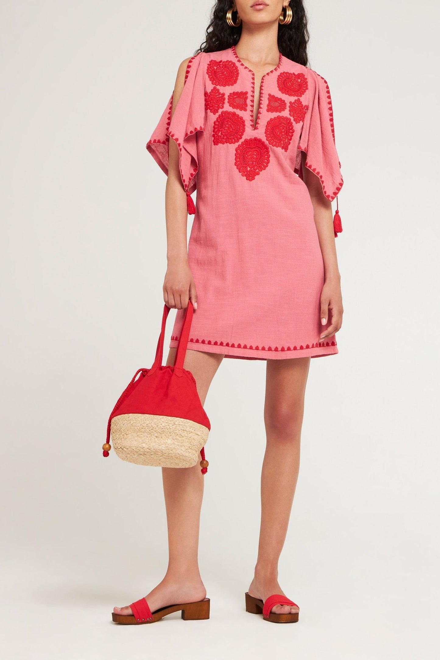 Robe mini brodée Tiki corail
