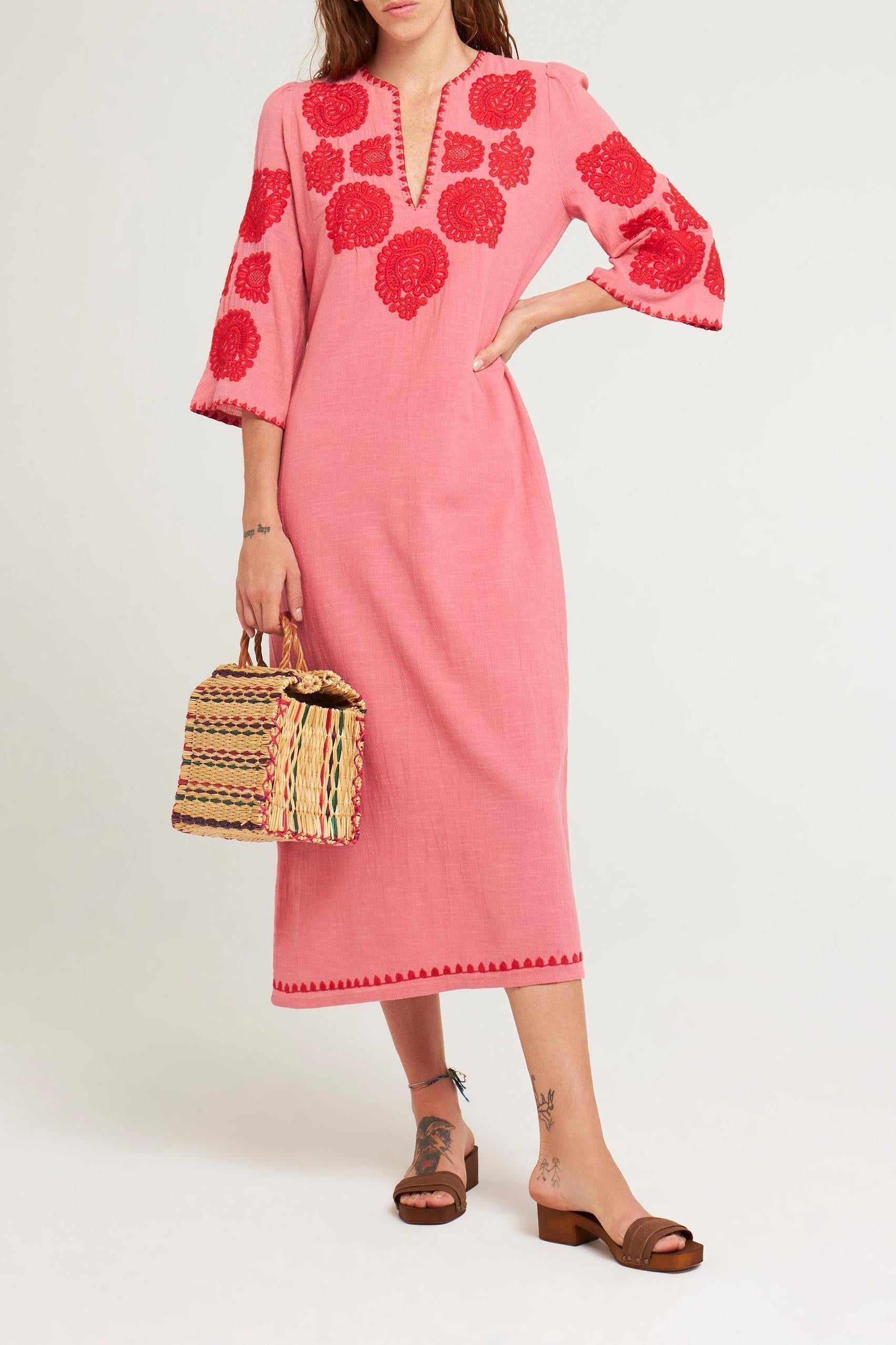 Robe longue brodée Tiki corail