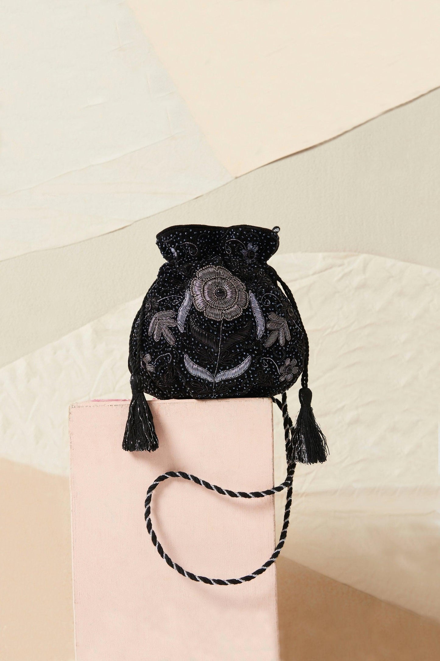 Marie embroidered clutch - Black