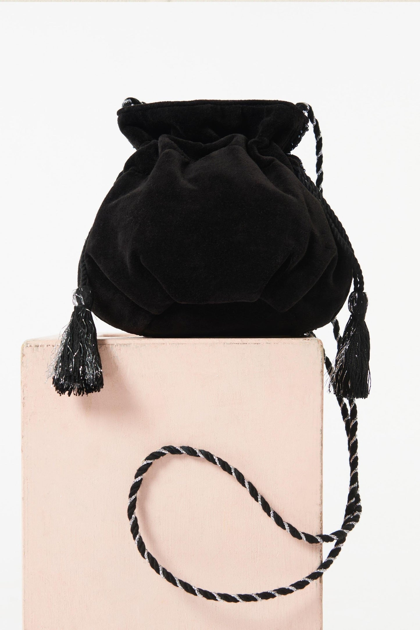 Marie embroidered clutch - Black