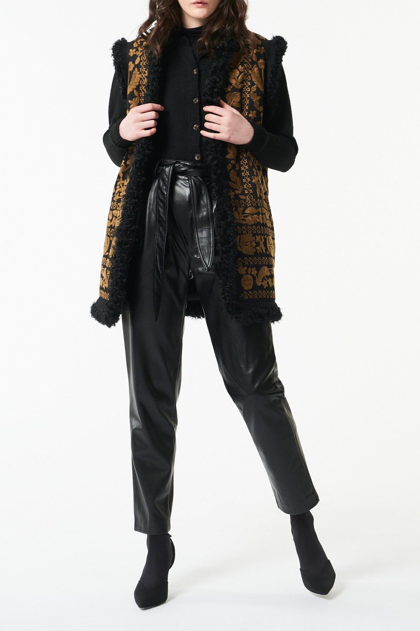 Huga long fur vest - Black and gold