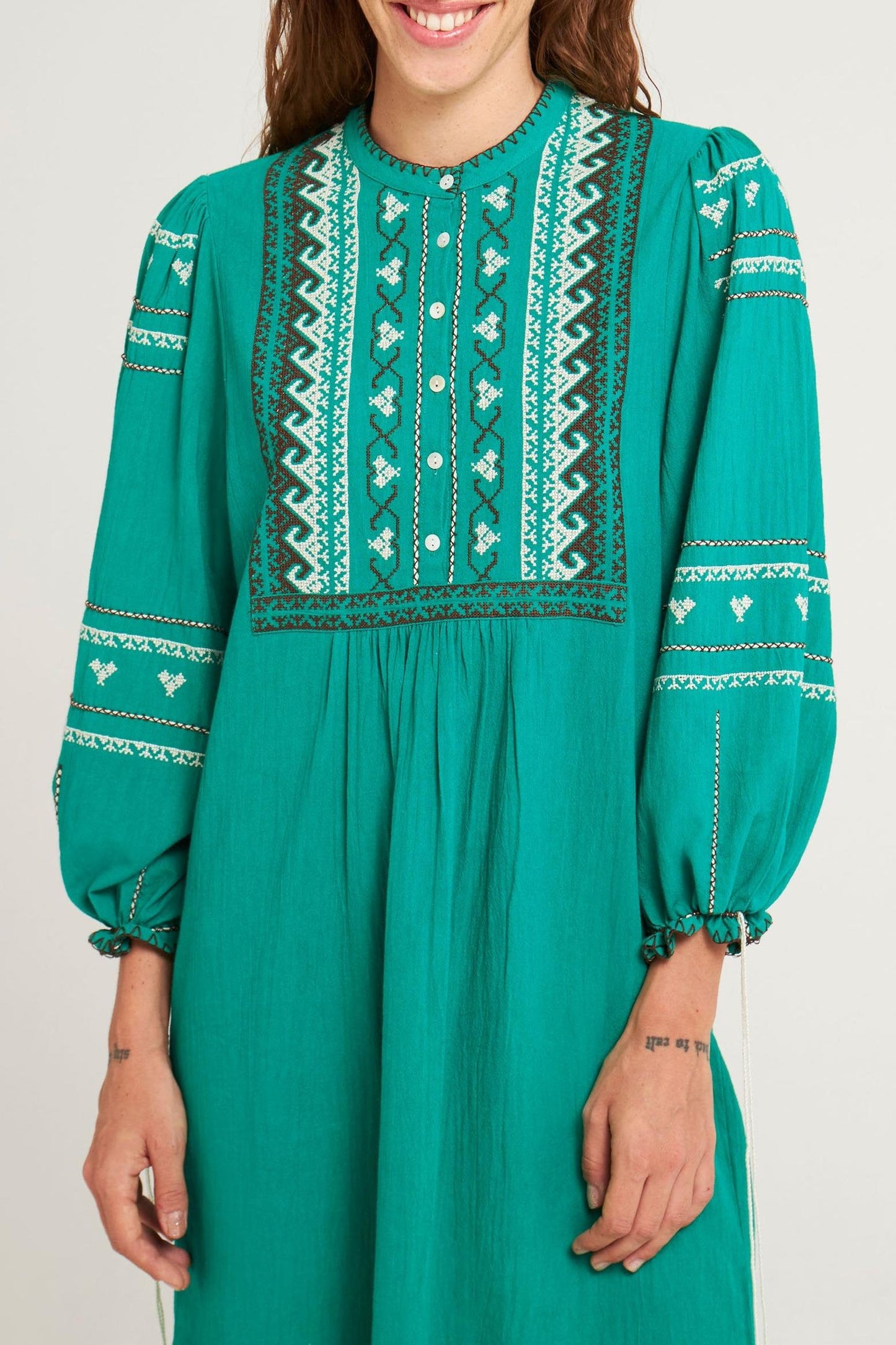 Robe brodée Lima vert