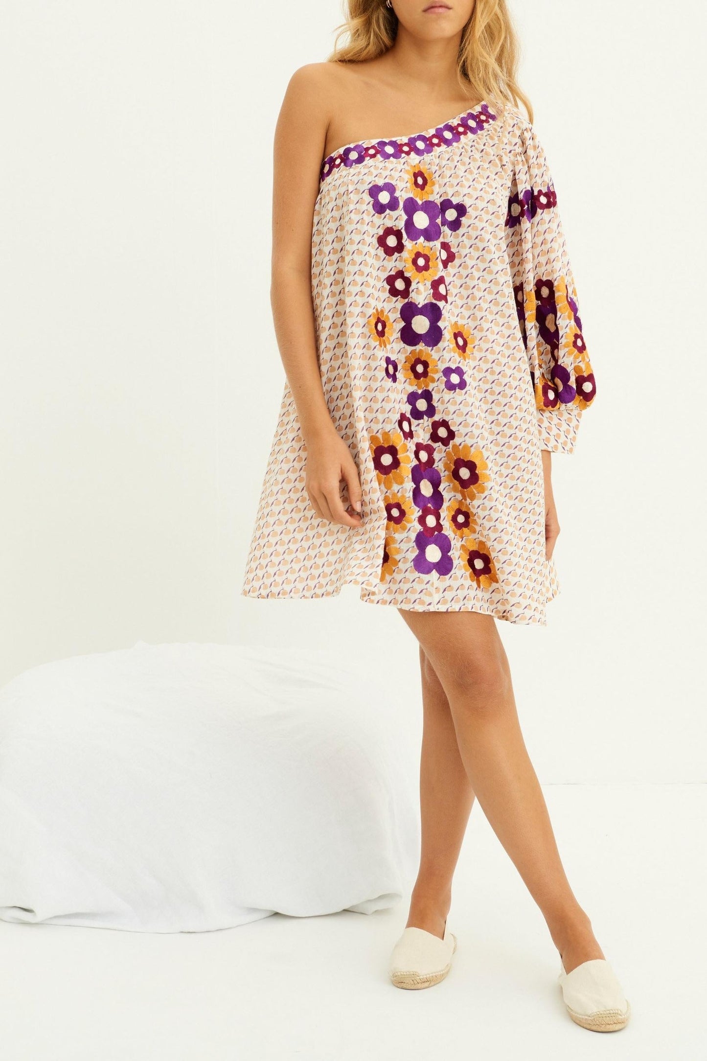 Apoline Embroidered Short Dress - Peach