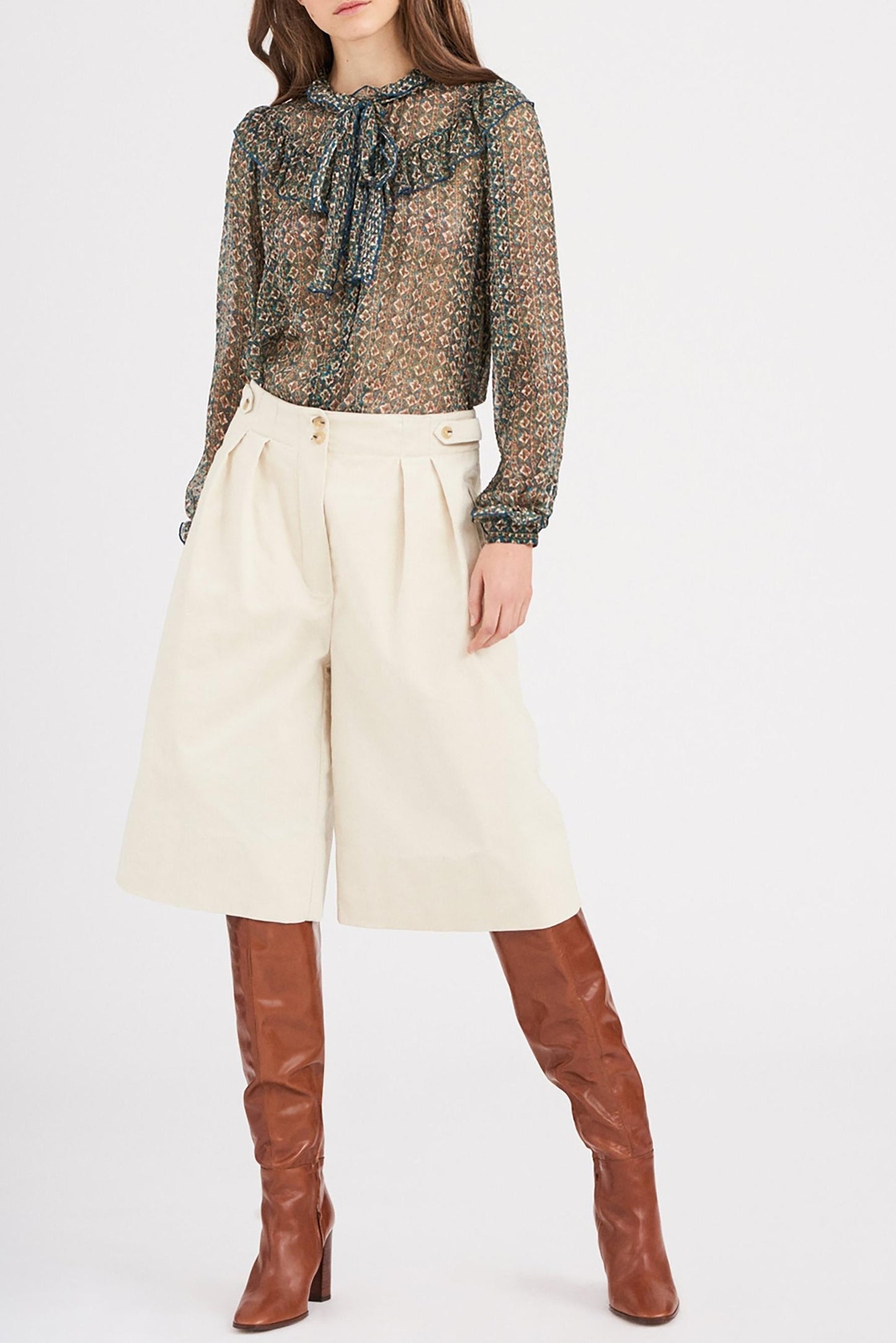 Mona Velvet Bermuda Shorts - Cream