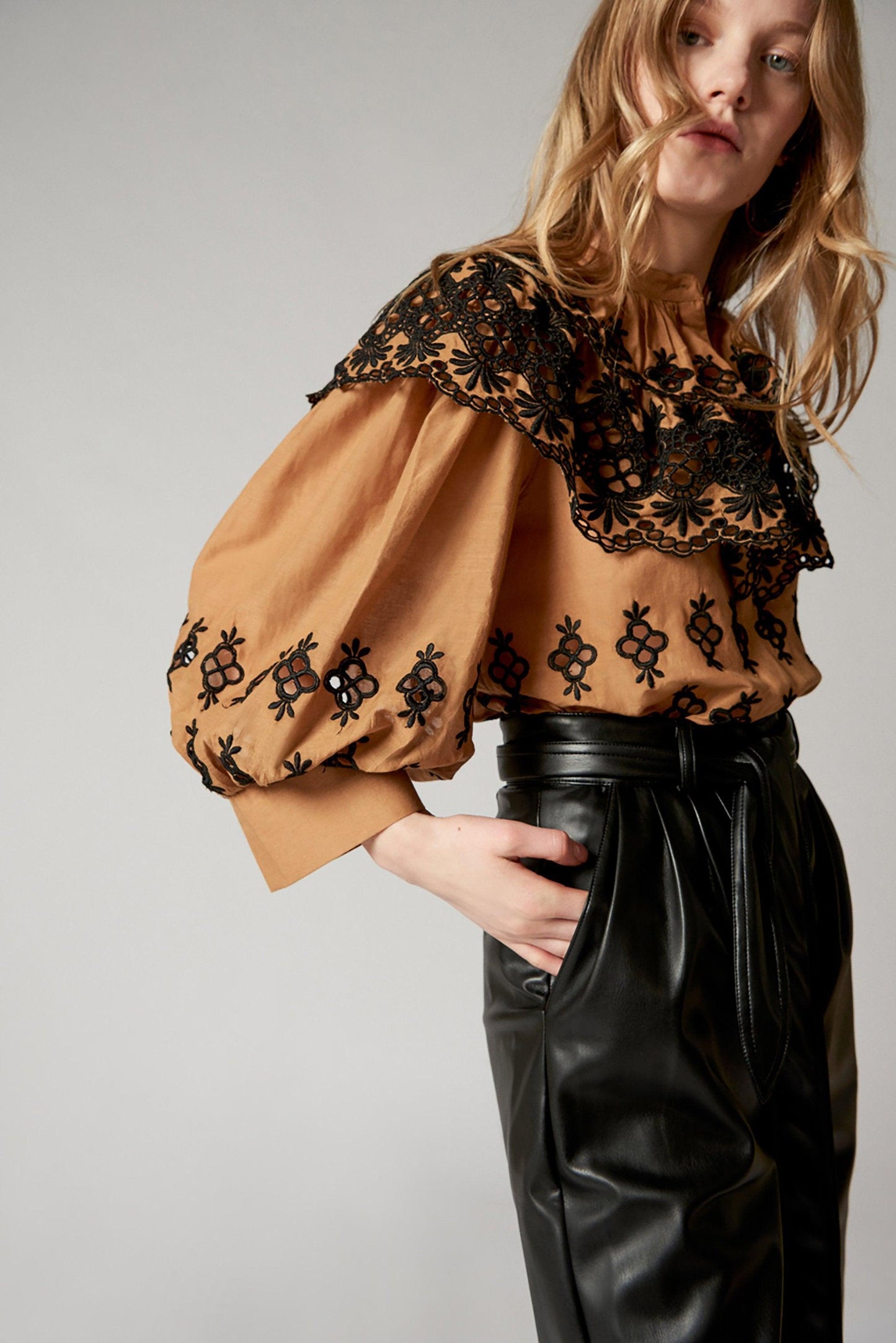 Lilou Embroidered Blouse - Camel