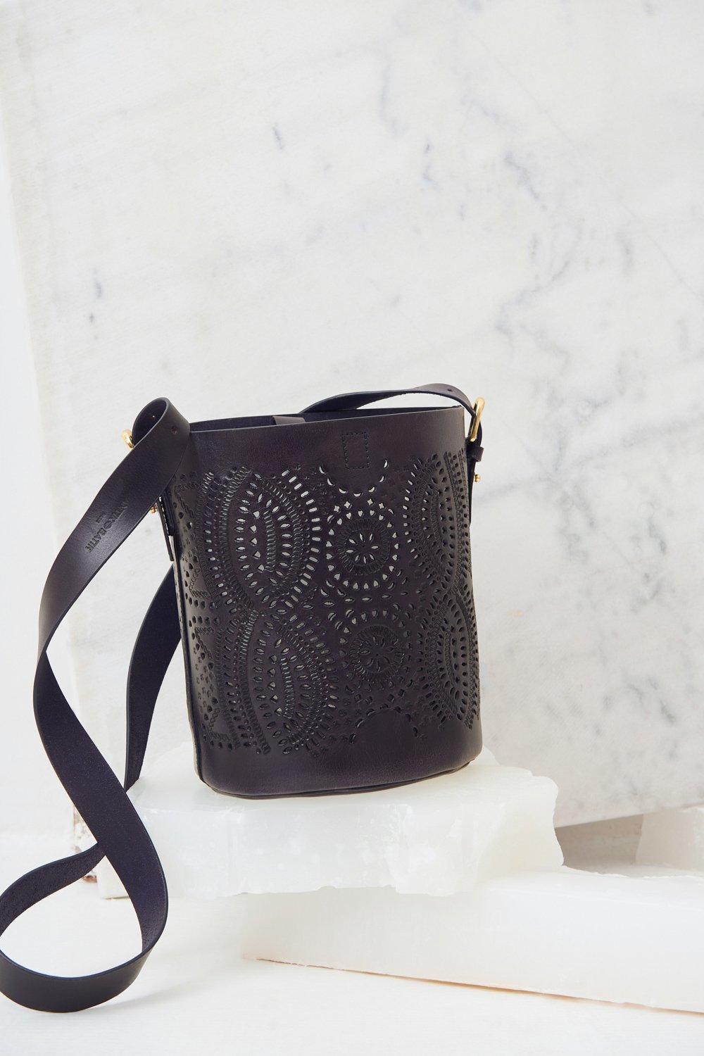 Bolso de piel tipo cubo Ligo - Azul marino