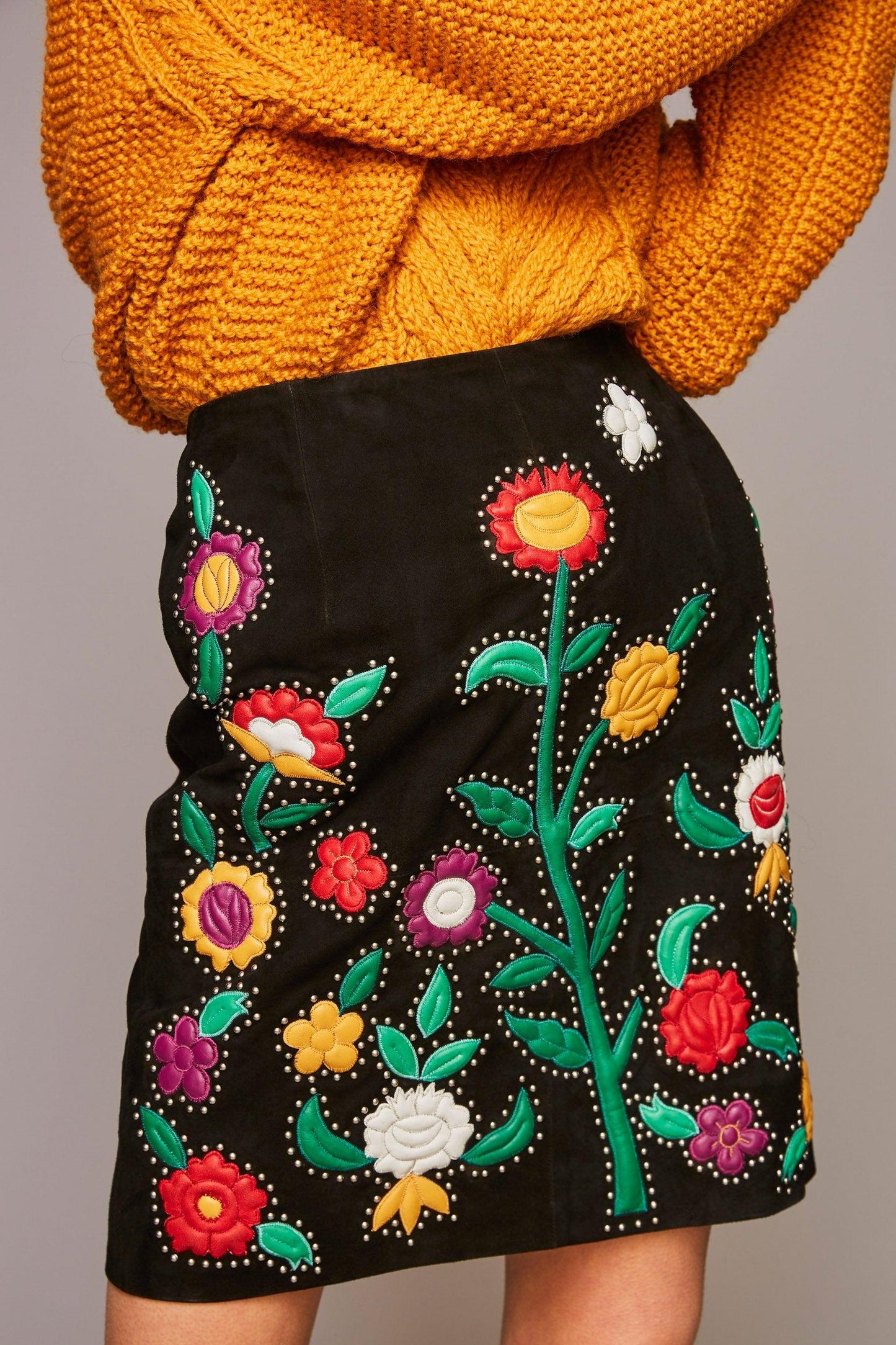 Mini-jupe en cuir suédé fleurie Karo