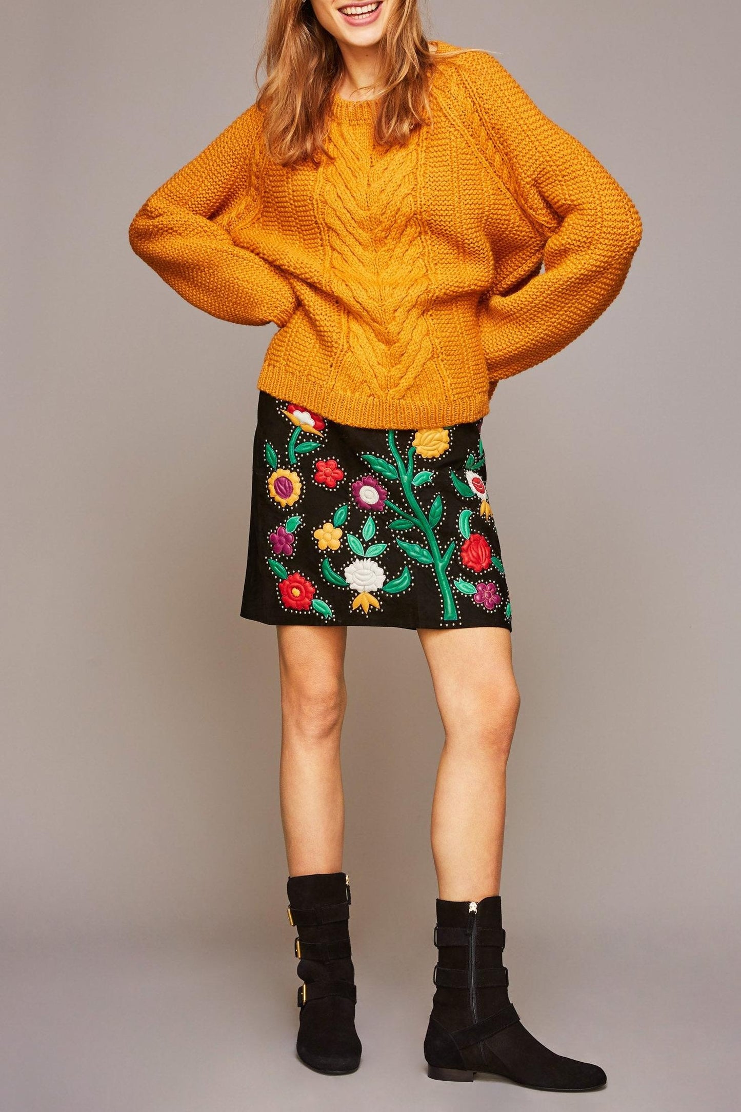 Mini-jupe en cuir suédé fleurie Karo