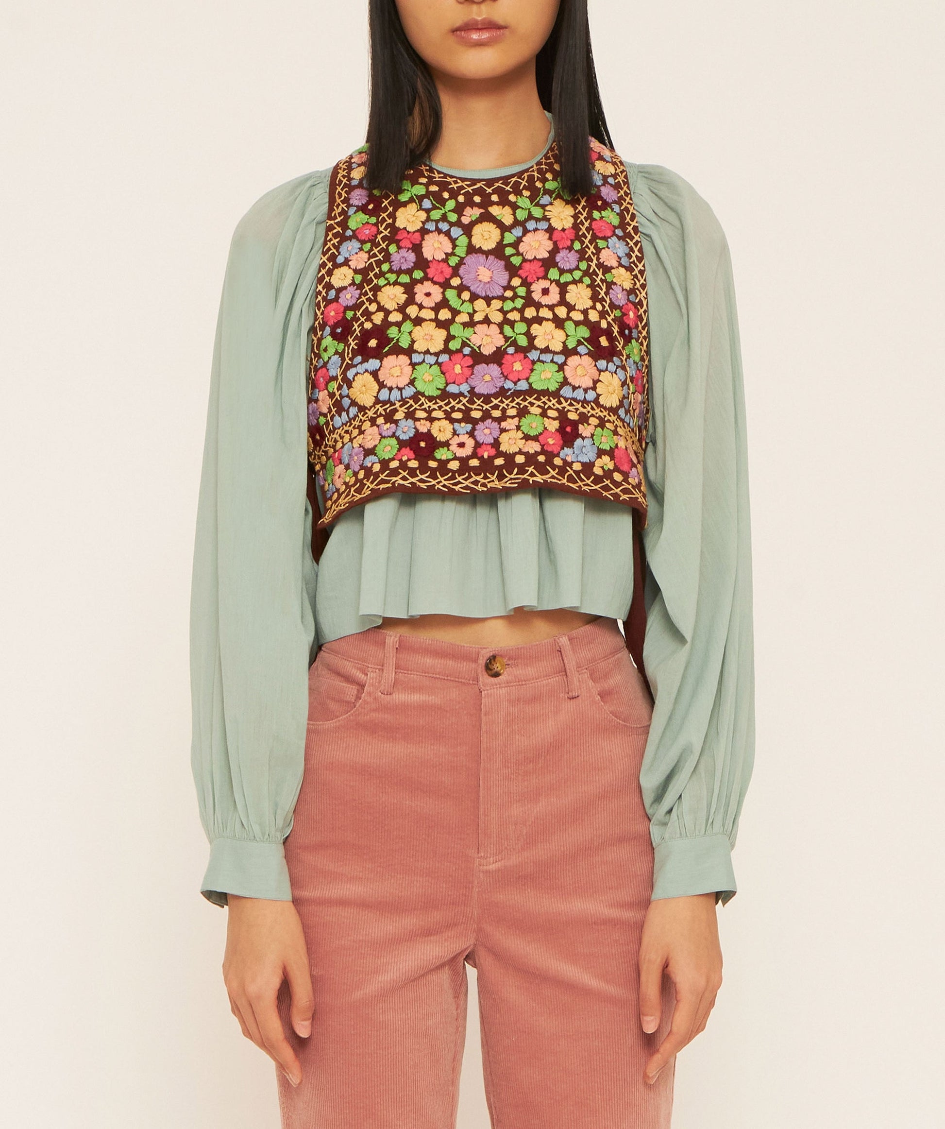 Plastron brodé Line