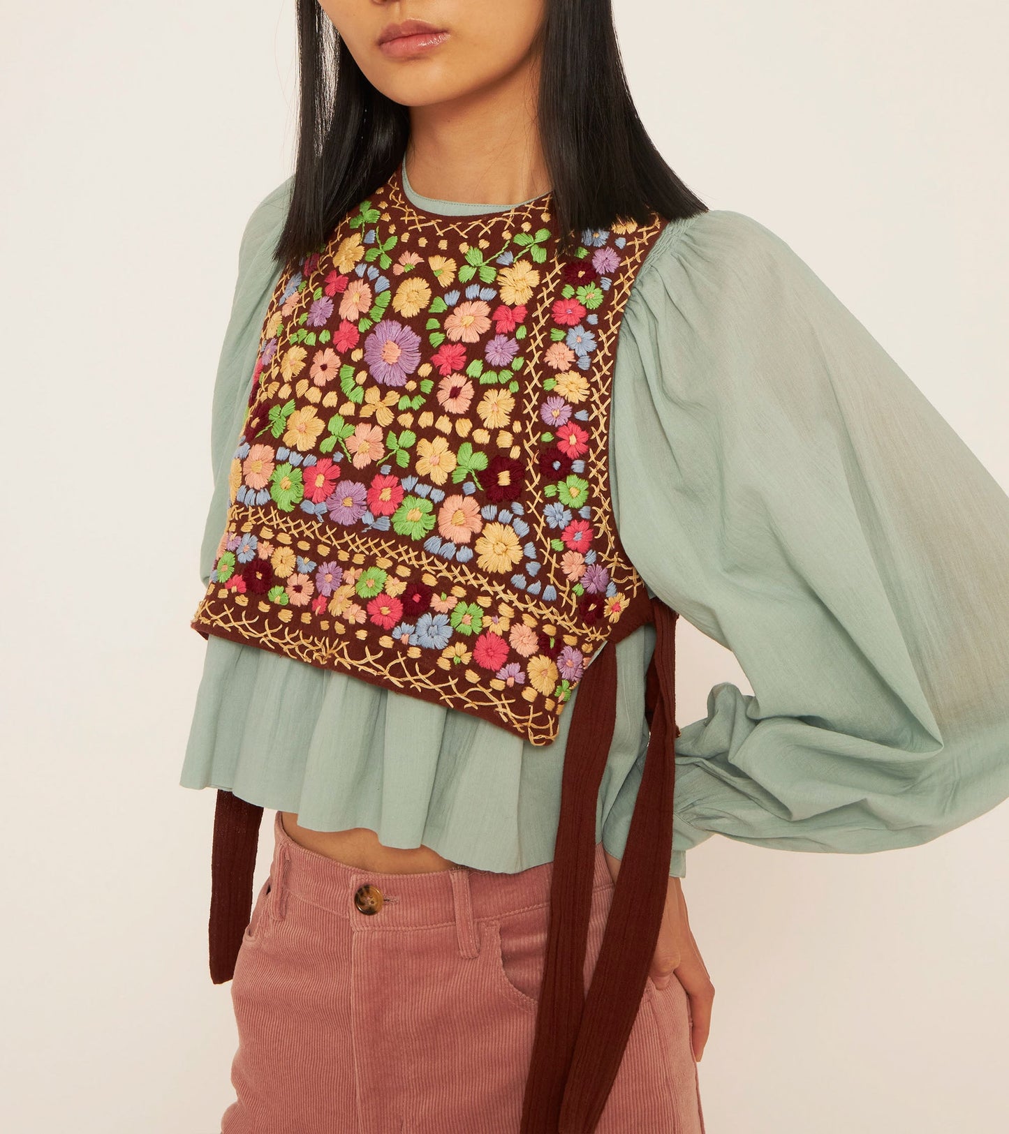 Plastron brodé Line