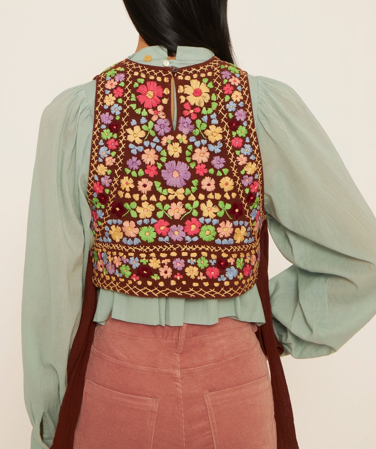 Plastron brodé Line