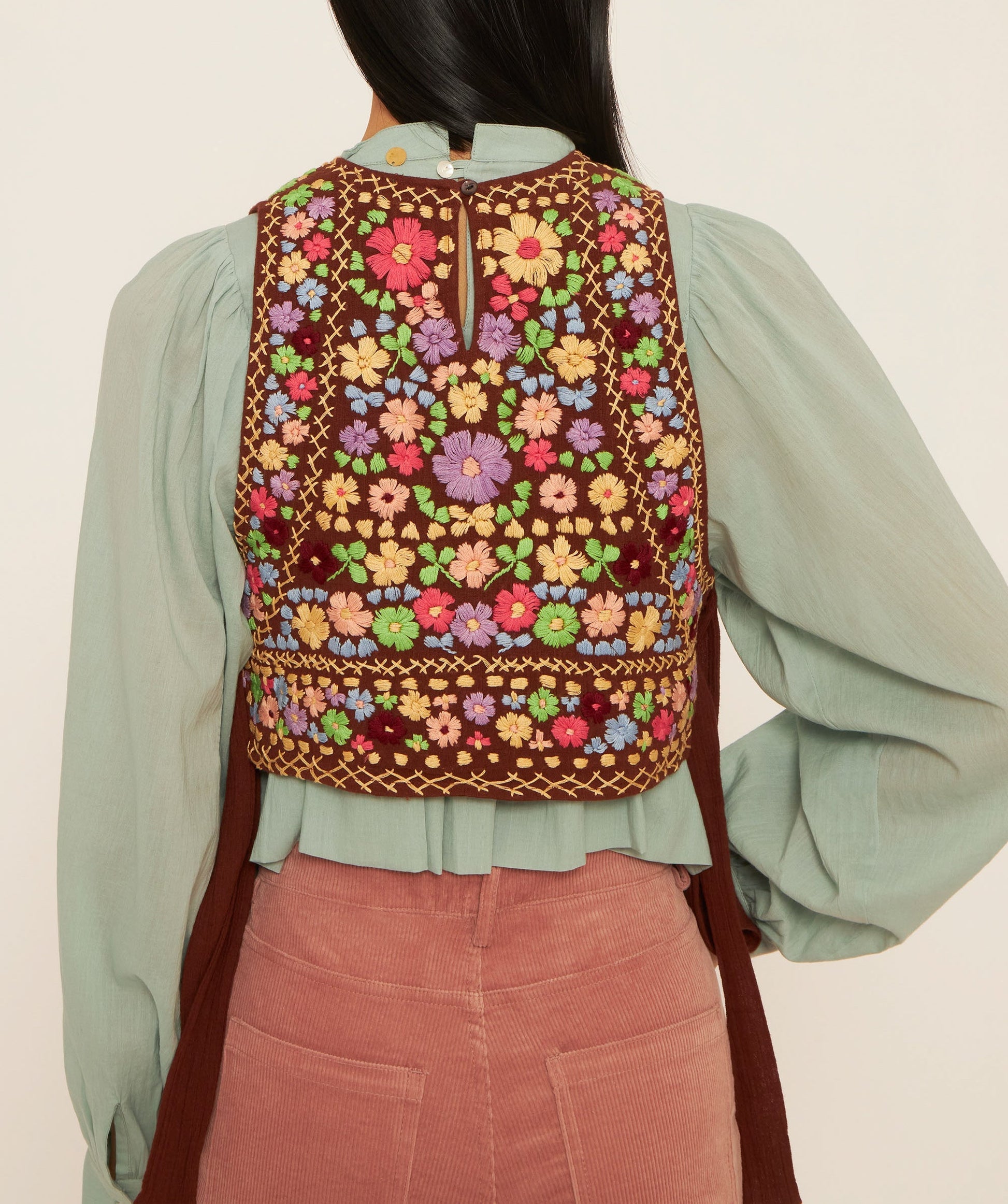 Plastron brodé Line