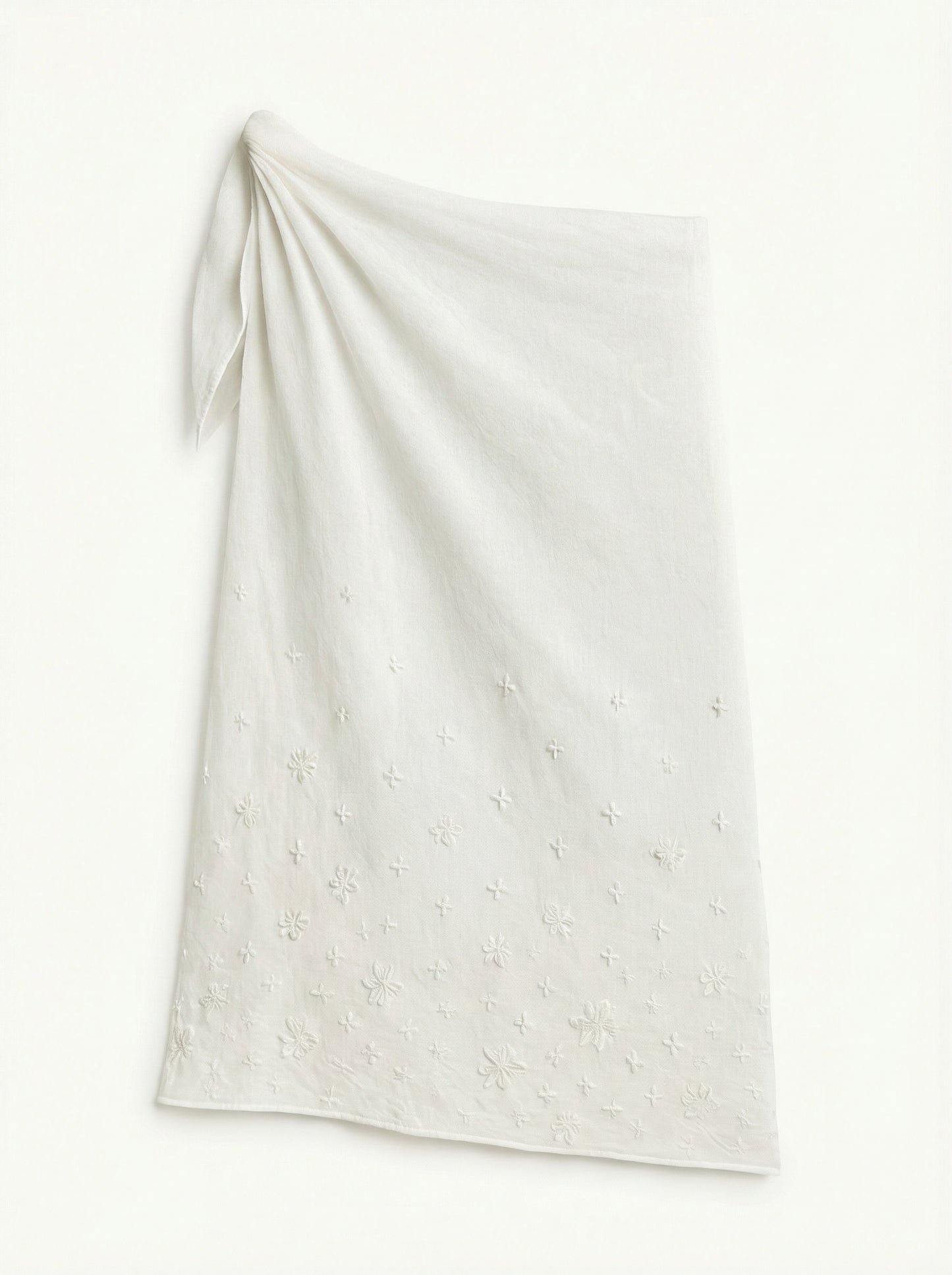 Pareo blanco bordado con perlas