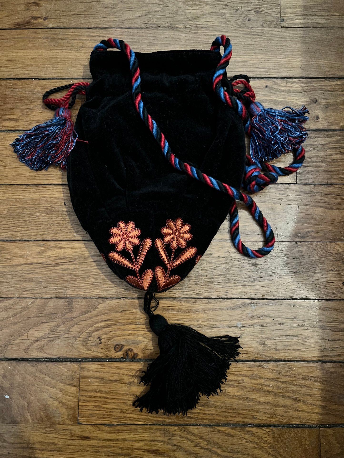 Sac seau brodé Ali