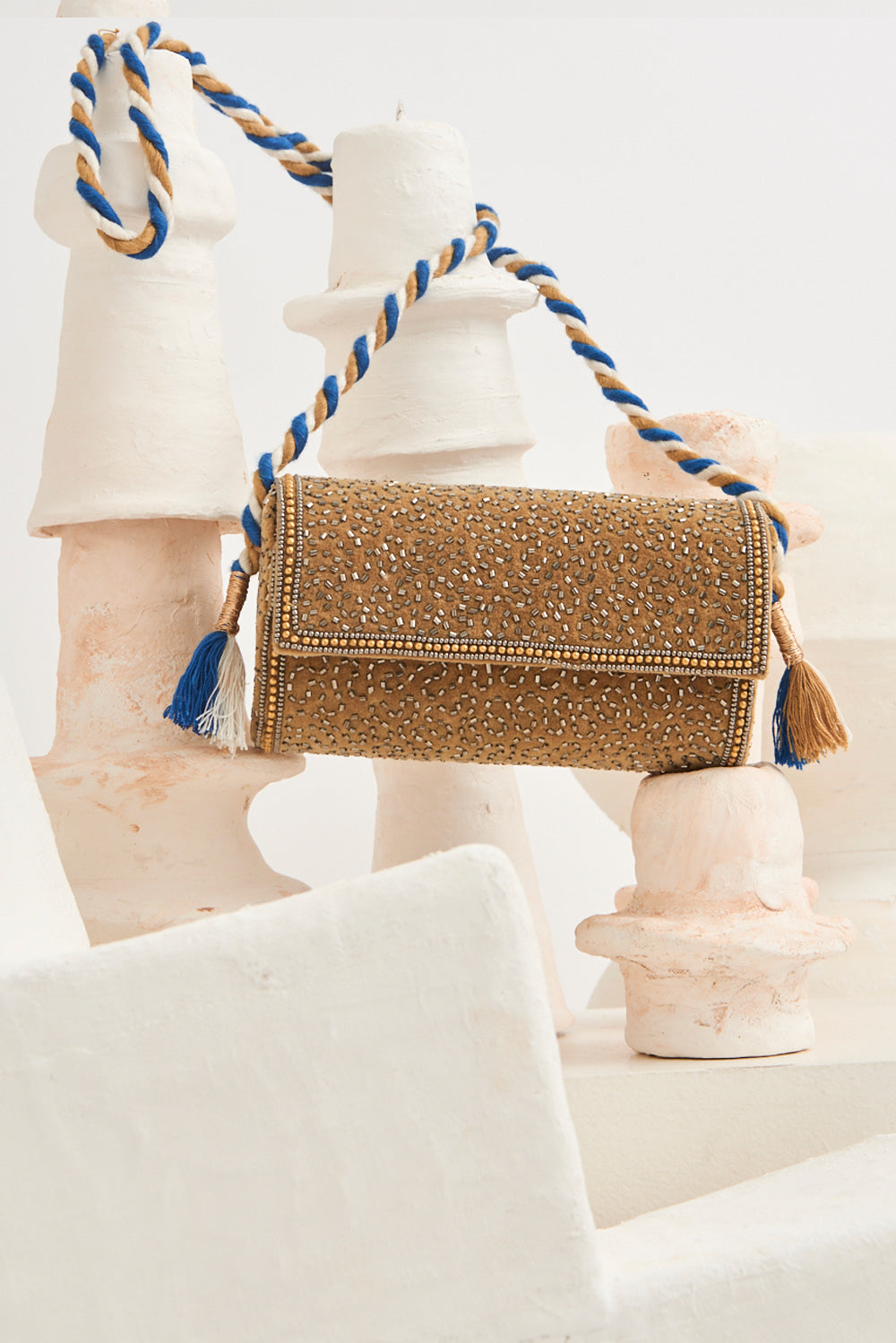 Minaudière brodée de perles Wolvy
